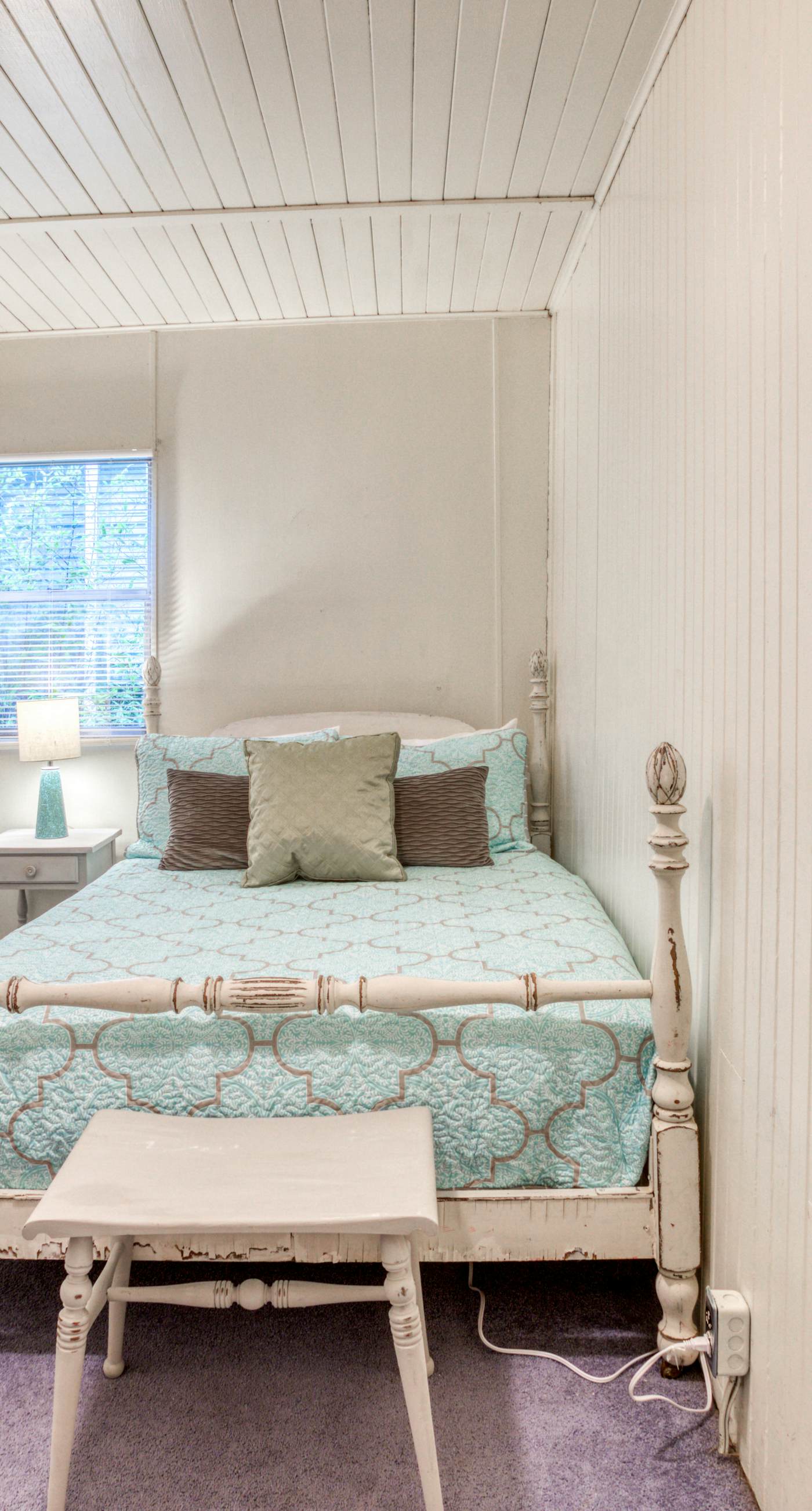 Seaside Classic Cozy Bungalow