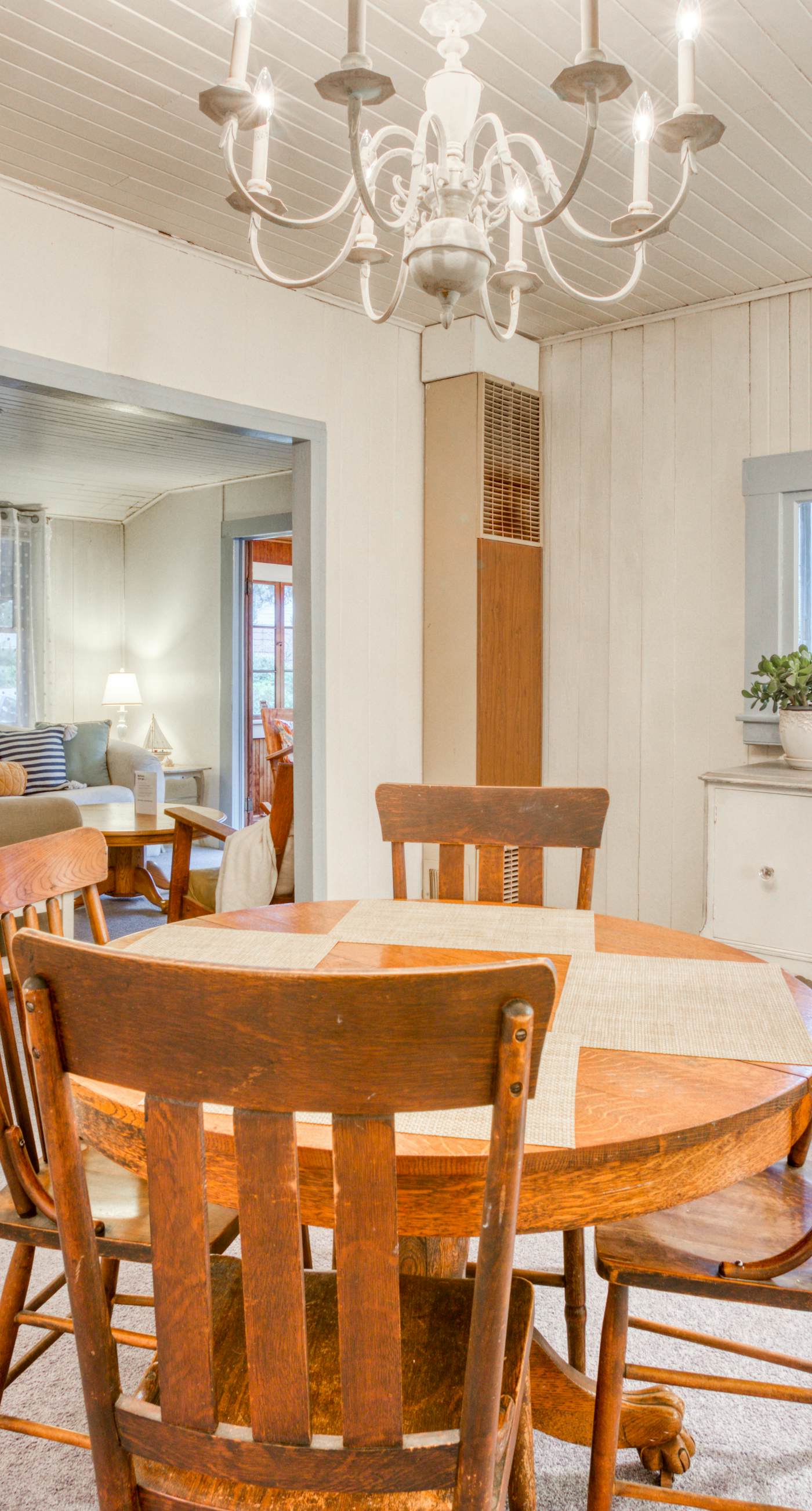 Seaside Classic Cozy Bungalow