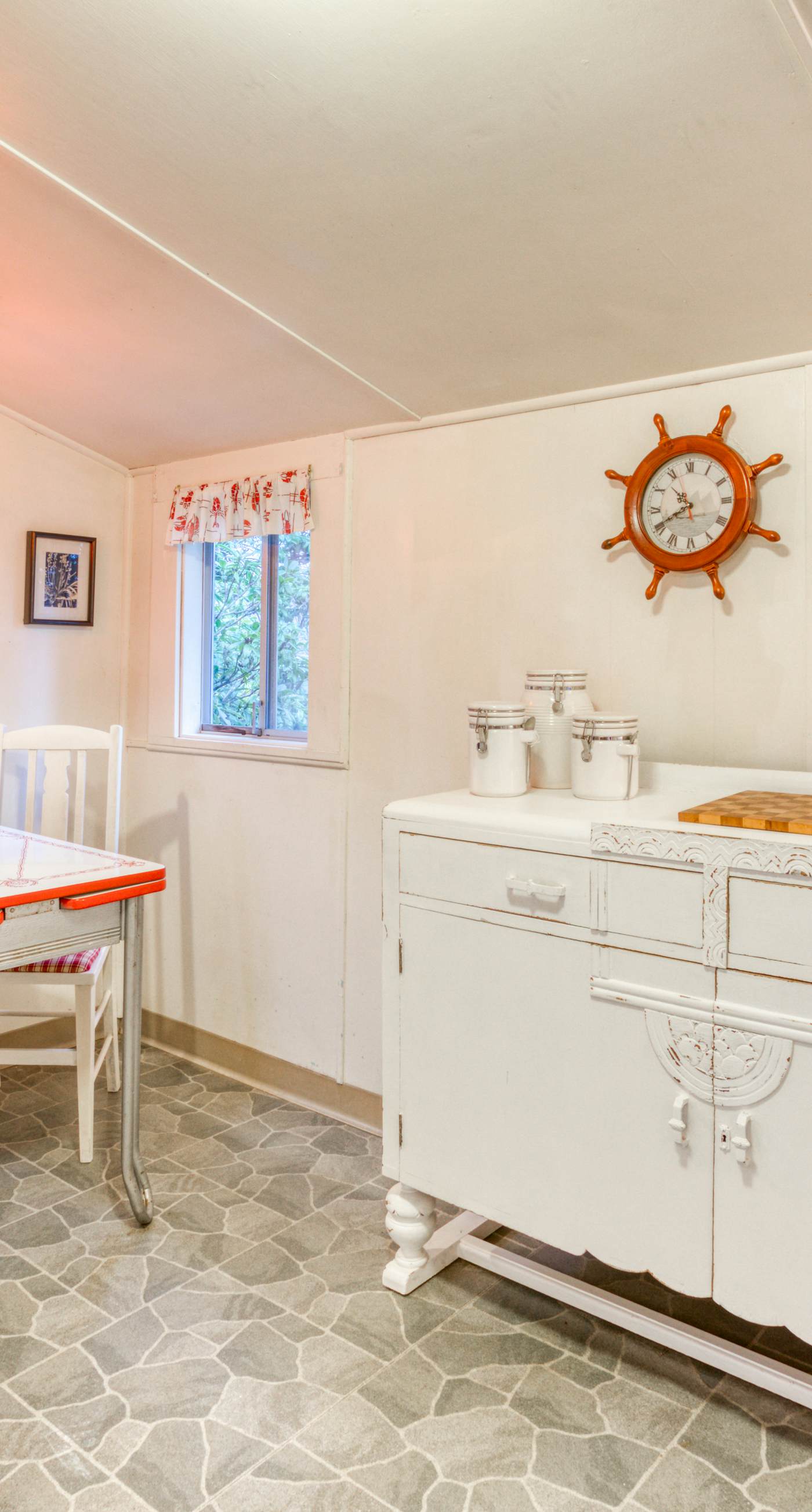 Seaside Classic Cozy Bungalow