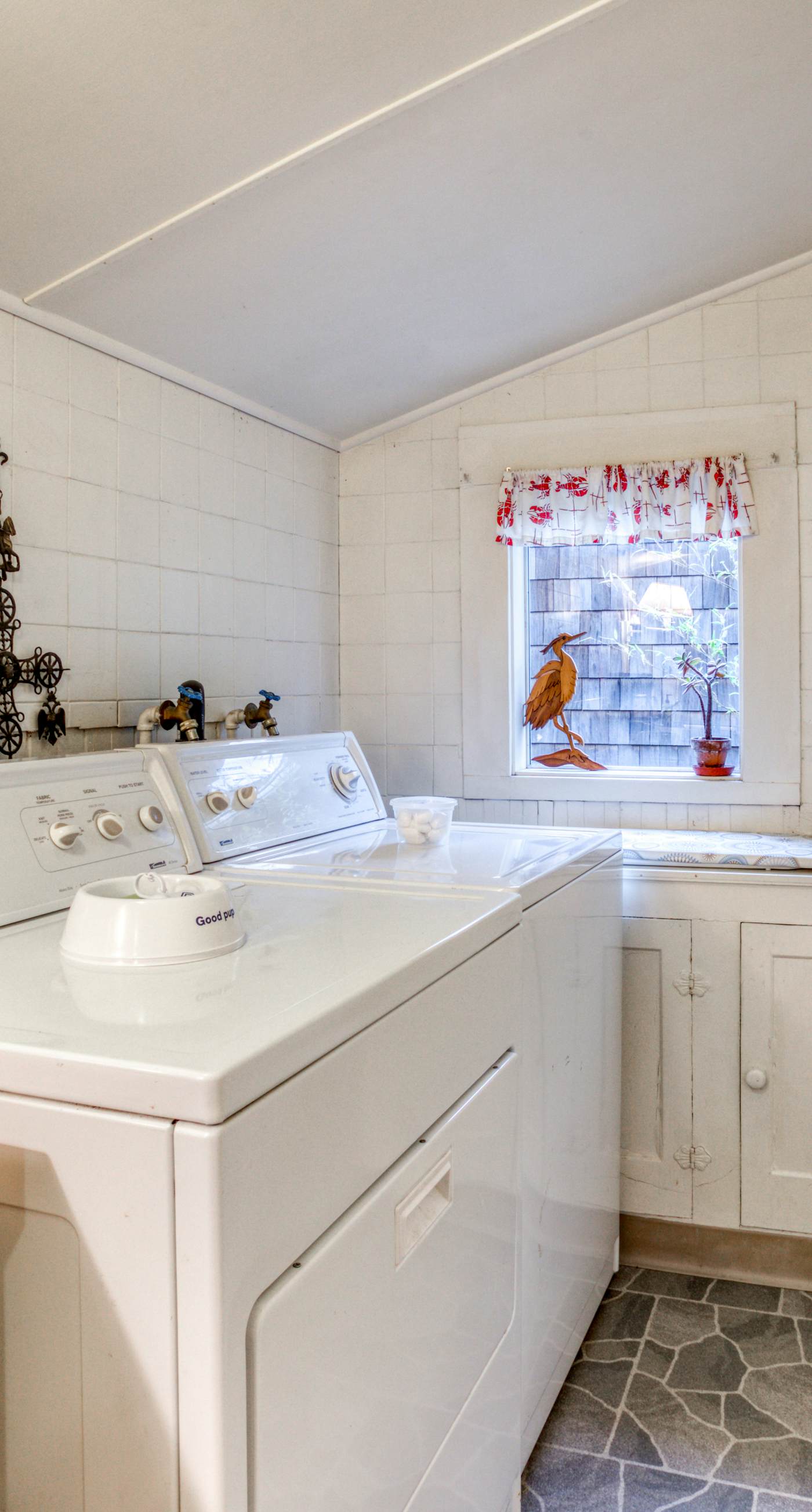 Seaside Classic Cozy Bungalow