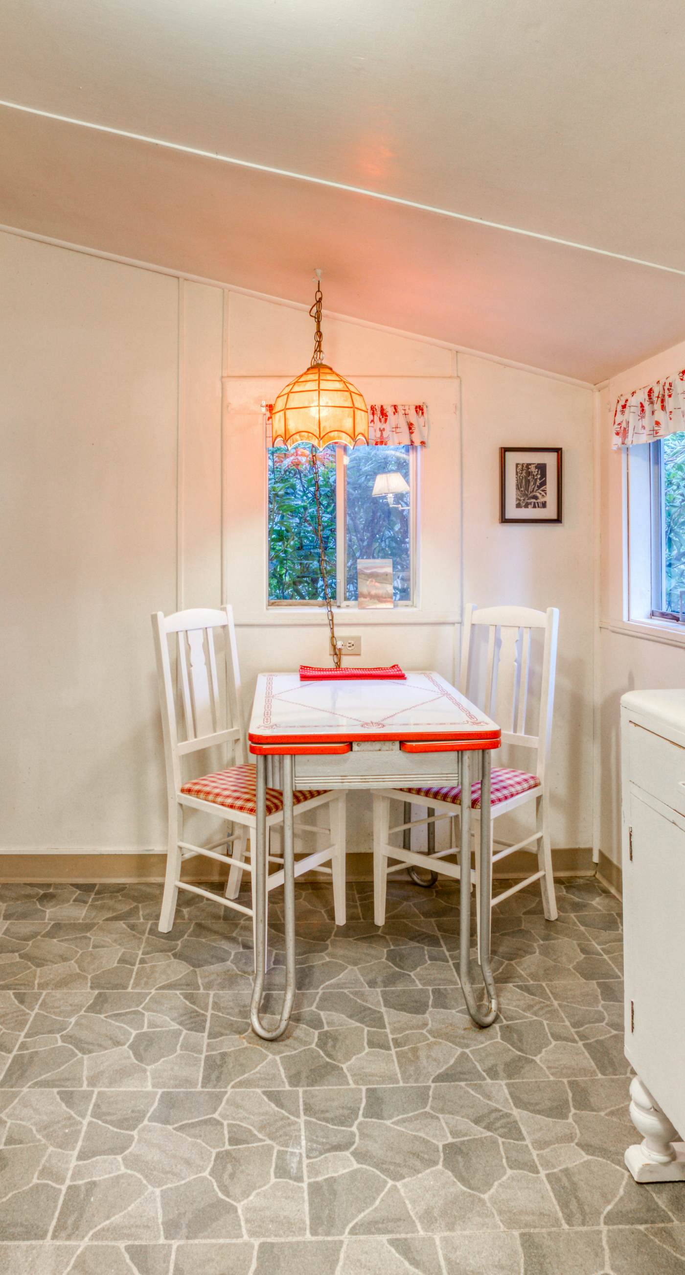 Seaside Classic Cozy Bungalow