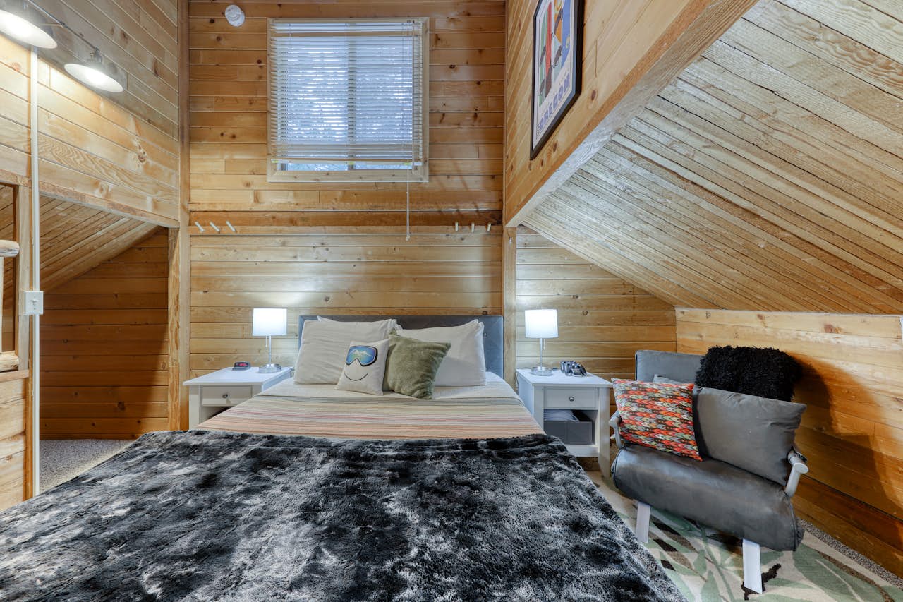 Lucky 7 1 BD Vacation Rental in Black Butte Ranch, OR Vacasa