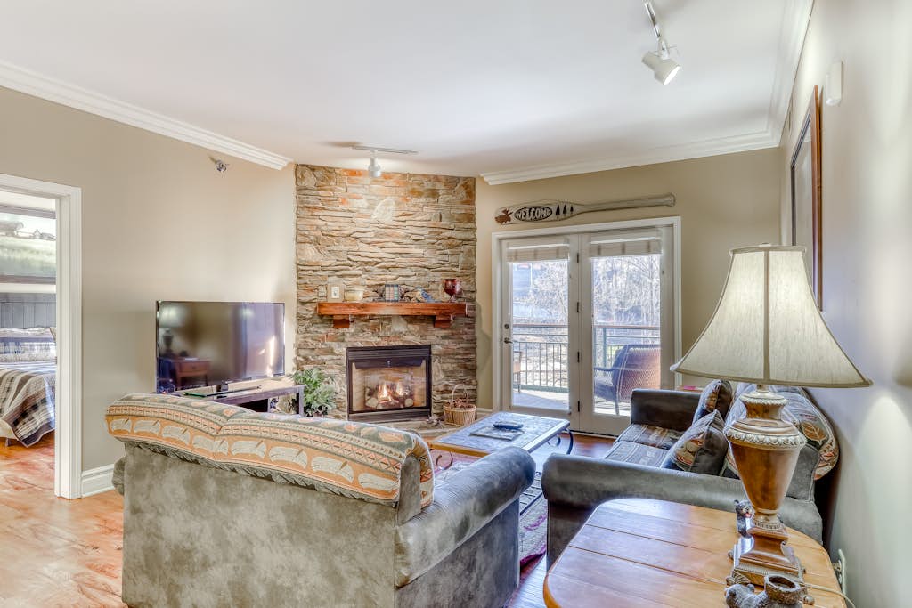 Charming Bear Themed Condo, Steps to Downtown, Gym โ Gatlinburg, TN โ vacation rental