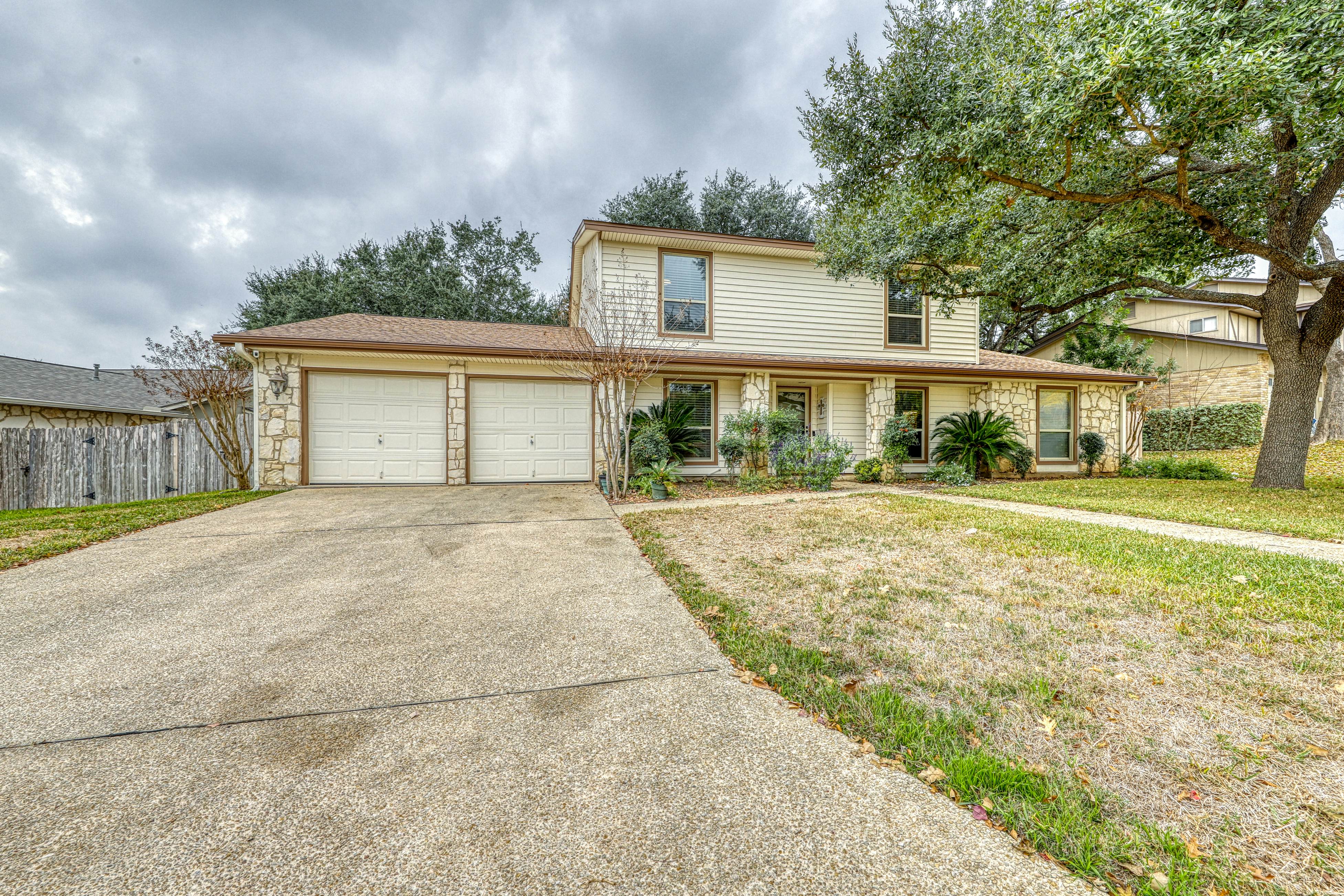 Three King Beds, Private Pool And Dog Friendly