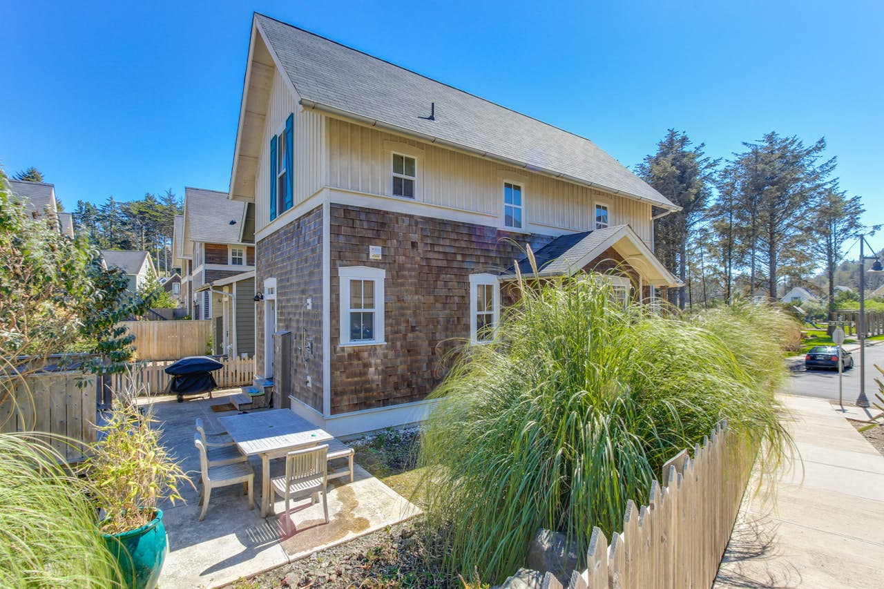 A Wave From It All 3 BD Vacation Rental in Lincoln City, OR Vacasa