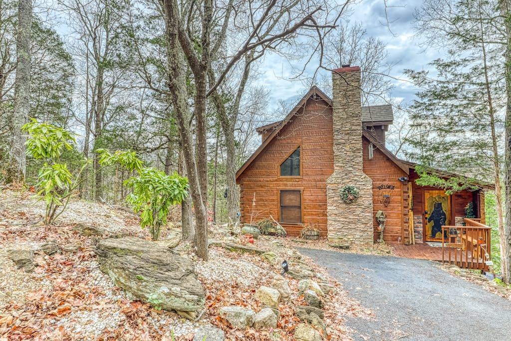 Cozy Cabin W Wooded View, Sleeps 6, Near Downtown — Sevierville, TN — vacation rental