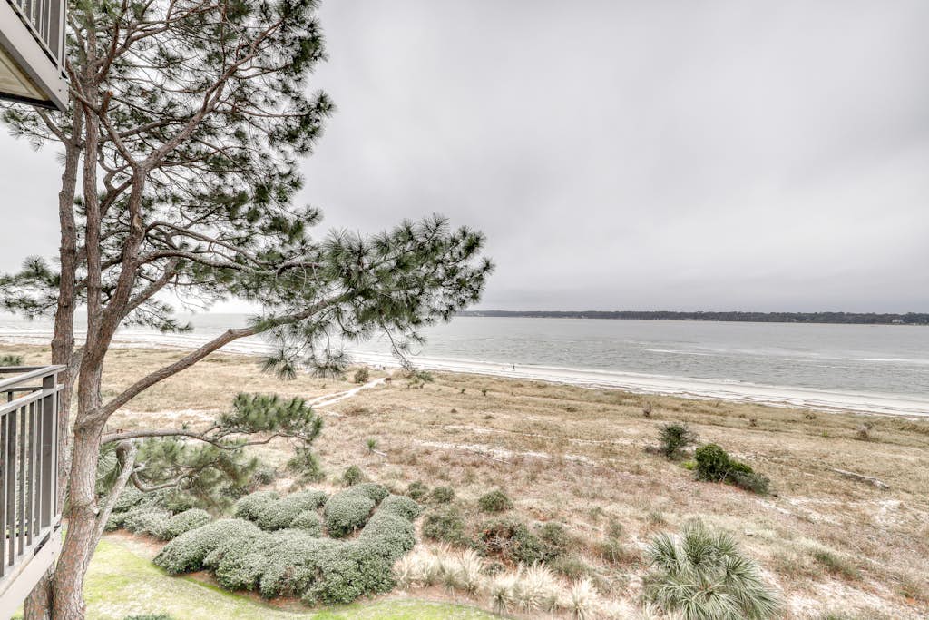 Homey condo with ocean views, balcony, pool & easy beach access — Hilton Head, SC — vacation rental