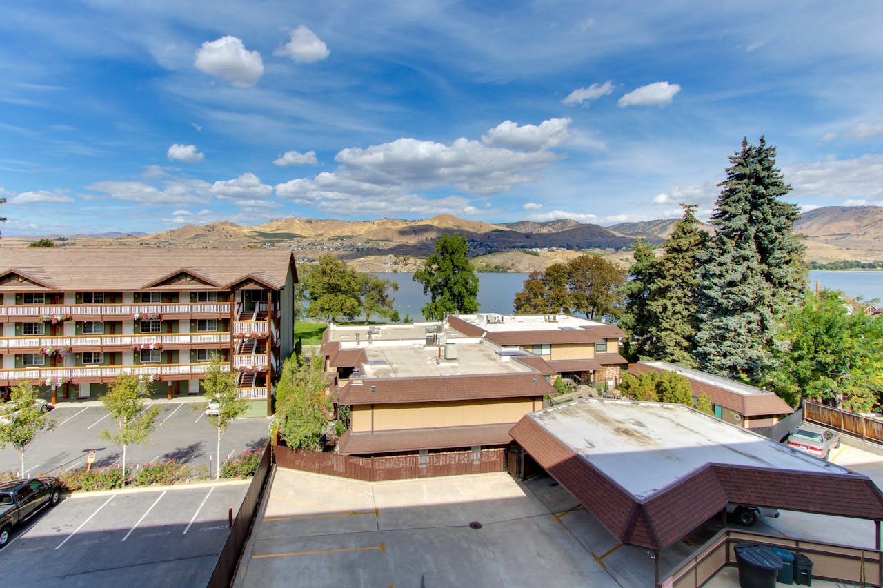 Chelan Resort Suites Lakeside Wonder 308 2 BD Vacation Rental in