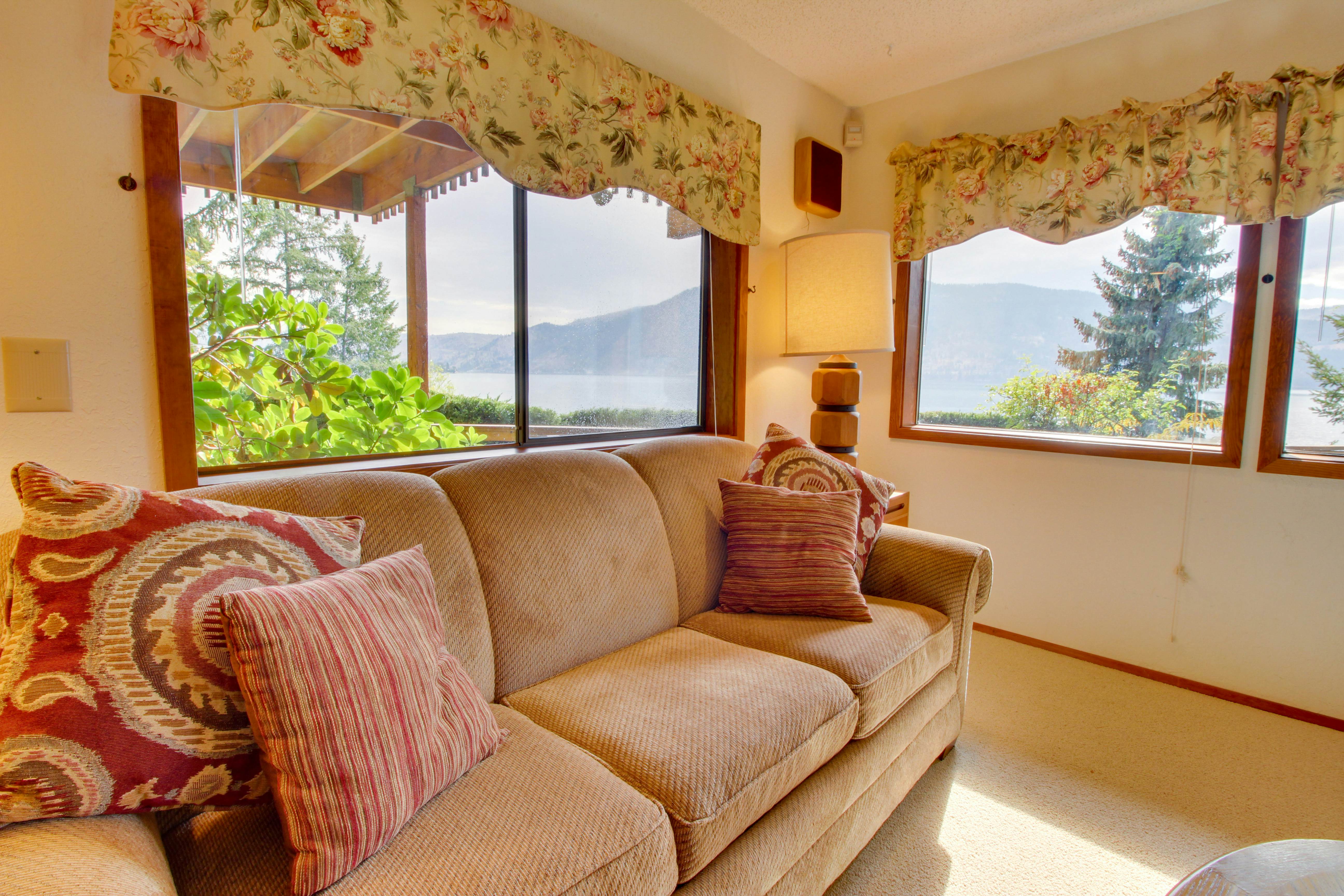 Armstrong Lakehouse 5 BD Manson, WA Vacation Rental Vacasa