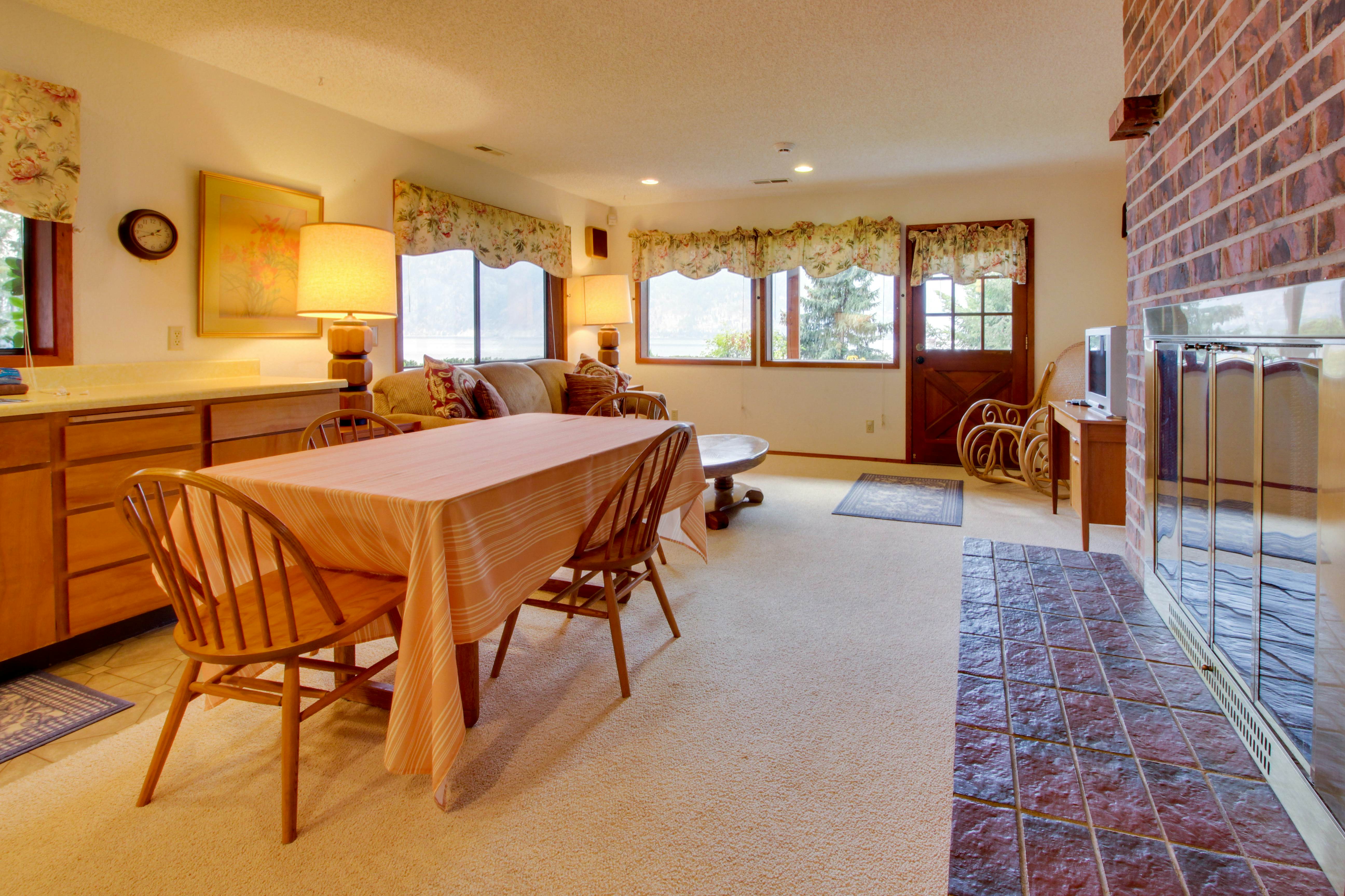 Armstrong Lakehouse 5 BD Manson, WA Vacation Rental Vacasa