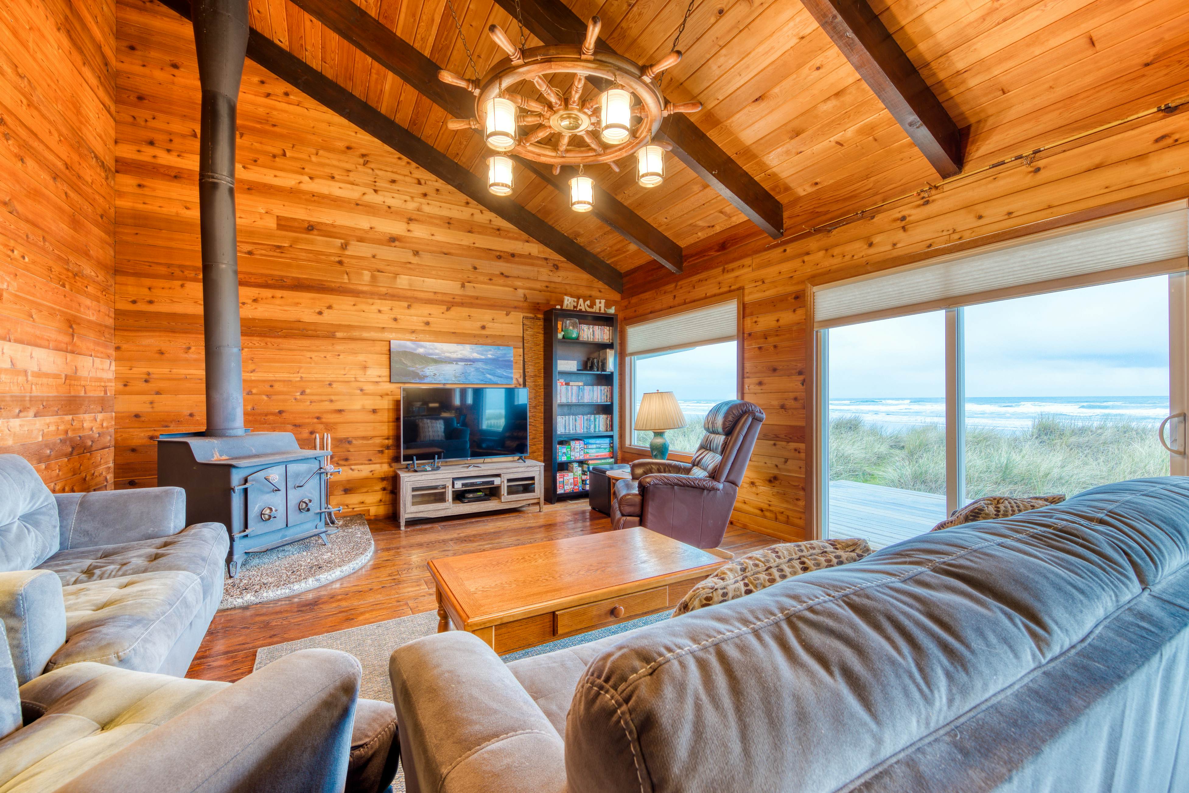 Rockaway Beach Cozy Cabin 3 BD Rockaway Beach, OR Vacation Rental Vacasa