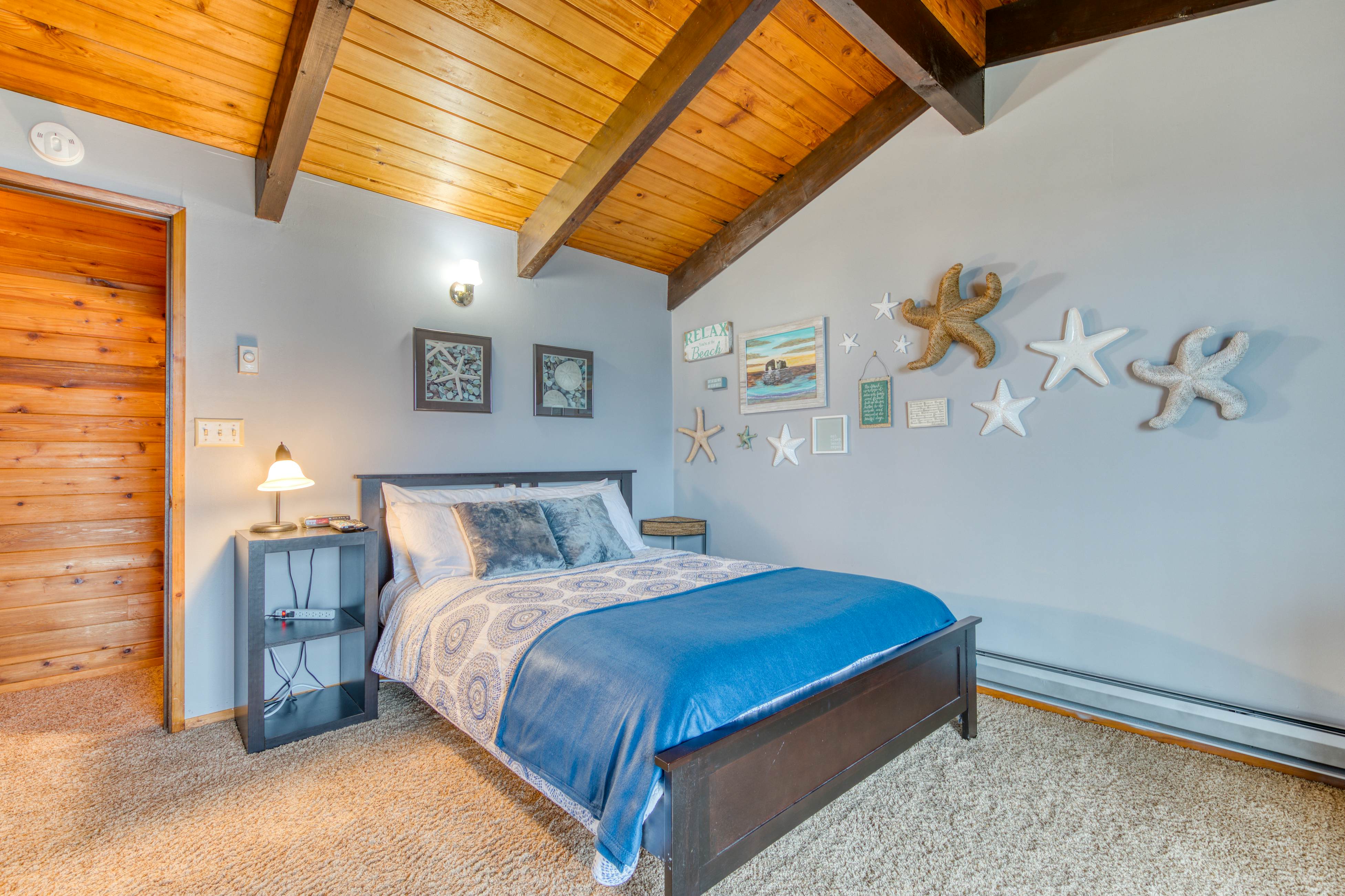 Rockaway Beach Cozy Cabin 3 BD Rockaway Beach, OR Vacation Rental Vacasa