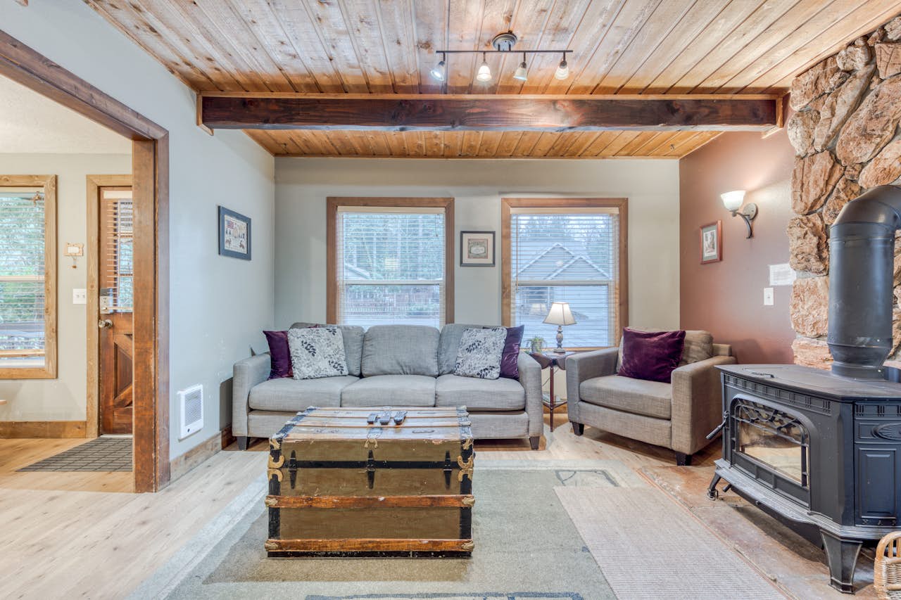 Marshall's Cabin 3 BD Vacation Rental in Rhododendron, OR Vacasa