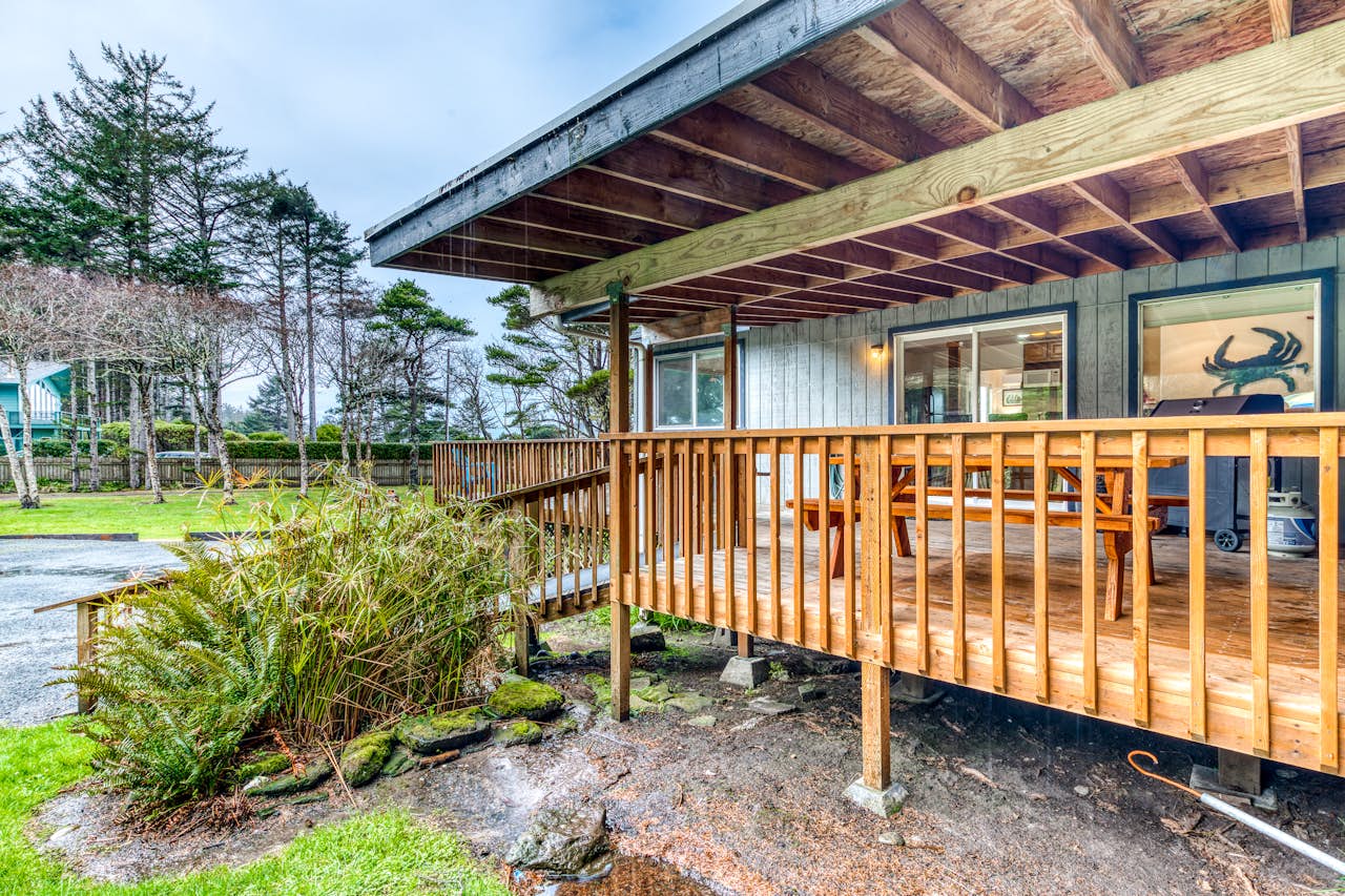 HATS House 3 BD Vacation Rental in Coos Bay, OR Vacasa