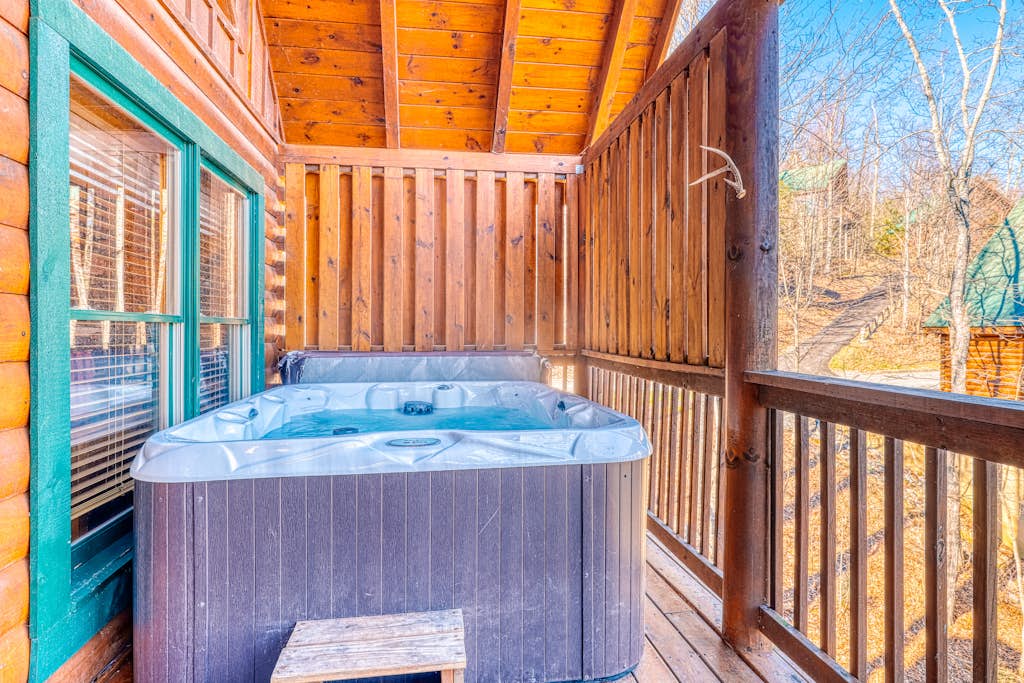 Rustic Home, Sleeps 12, Hot Tub, Shared Pool Access β Pigeon Forge, TN β vacation rental