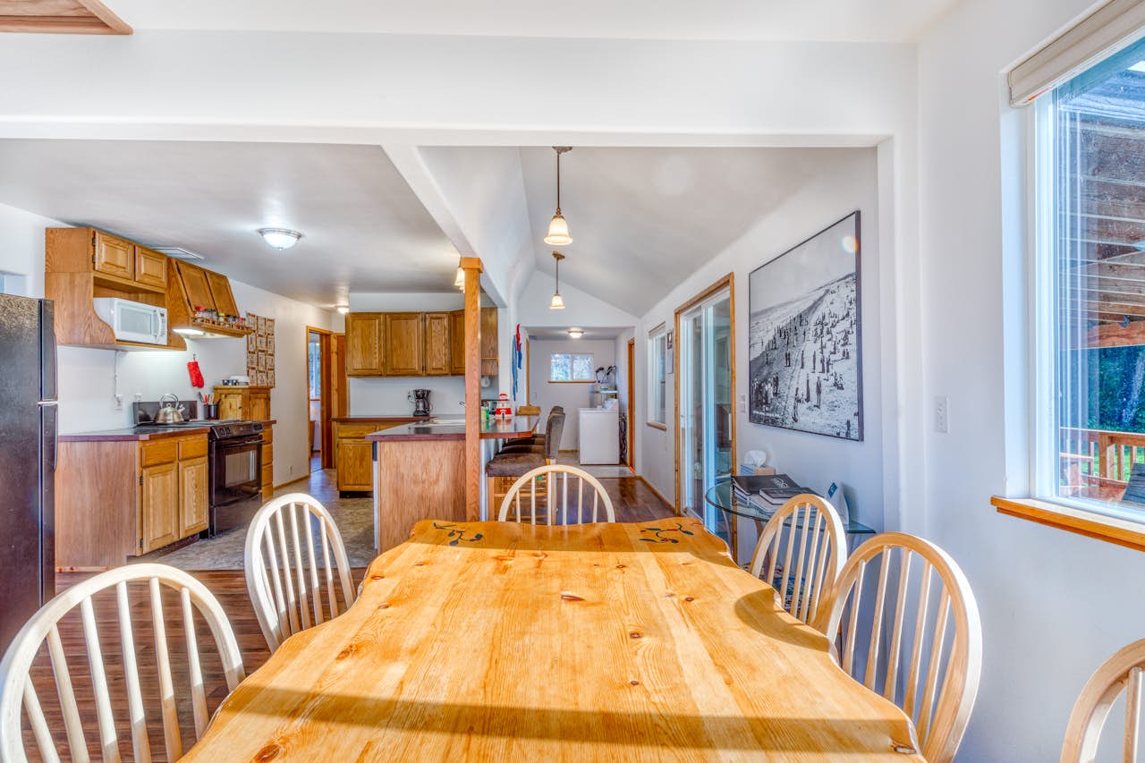 HATS House 3 BD Vacation Rental in Coos Bay, OR Vacasa