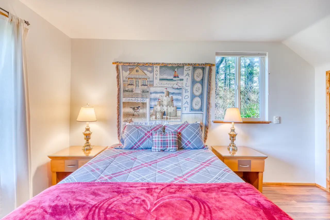 HATS House 3 BD Vacation Rental in Coos Bay, OR Vacasa