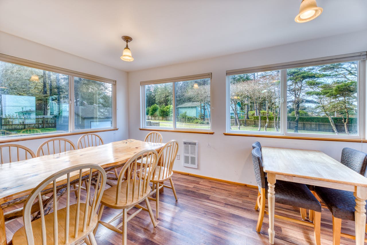 HATS House 3 BD Vacation Rental in Coos Bay, OR Vacasa