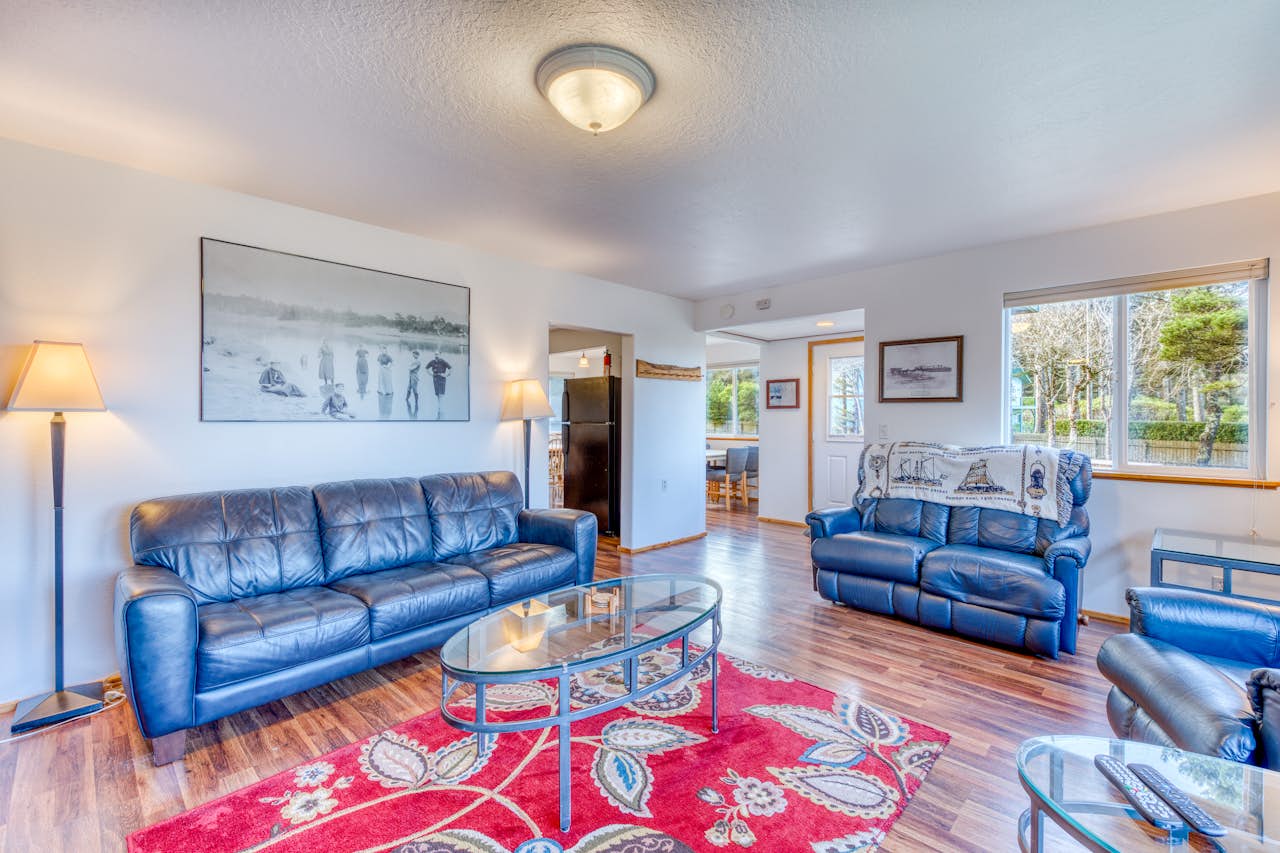 HATS House 3 BD Vacation Rental in Coos Bay, OR Vacasa