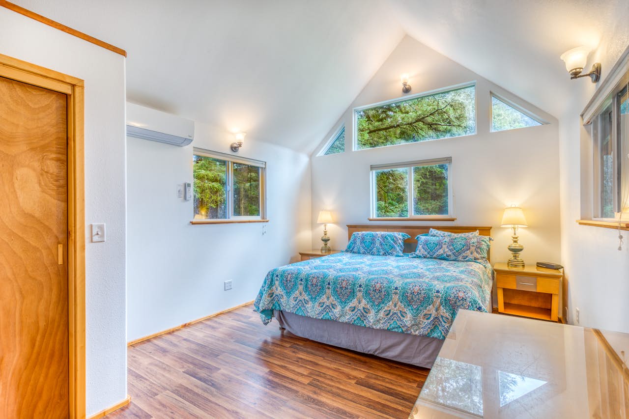 HATS House 3 BD Vacation Rental in Coos Bay, OR Vacasa