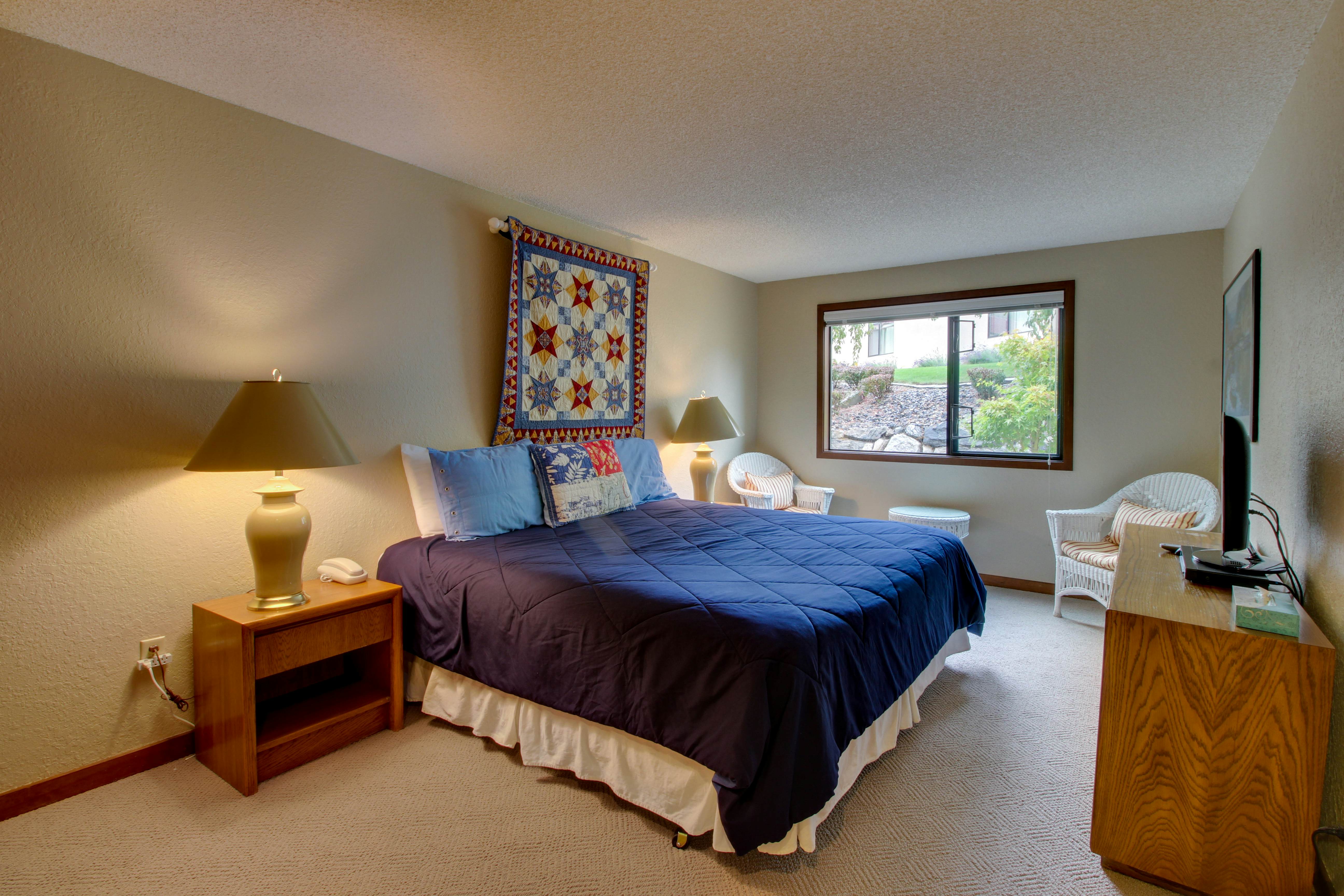 Lake Chelan Shores Canoe Fancy (112) 2 BD Chelan, WA Vacation Rental Vacasa