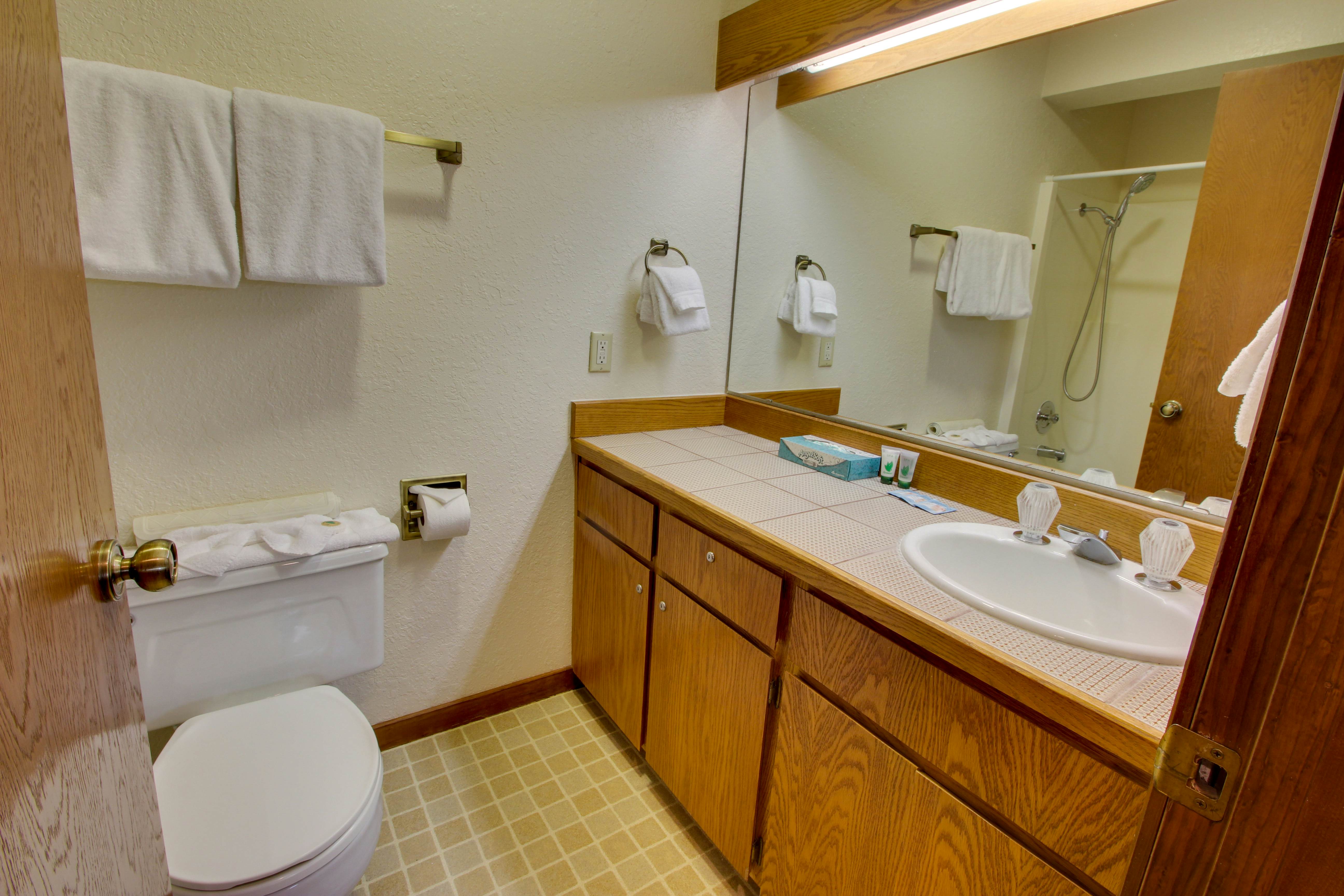 Lake Chelan Shores Canoe Fancy (112) 2 BD Chelan, WA Vacation Rental Vacasa