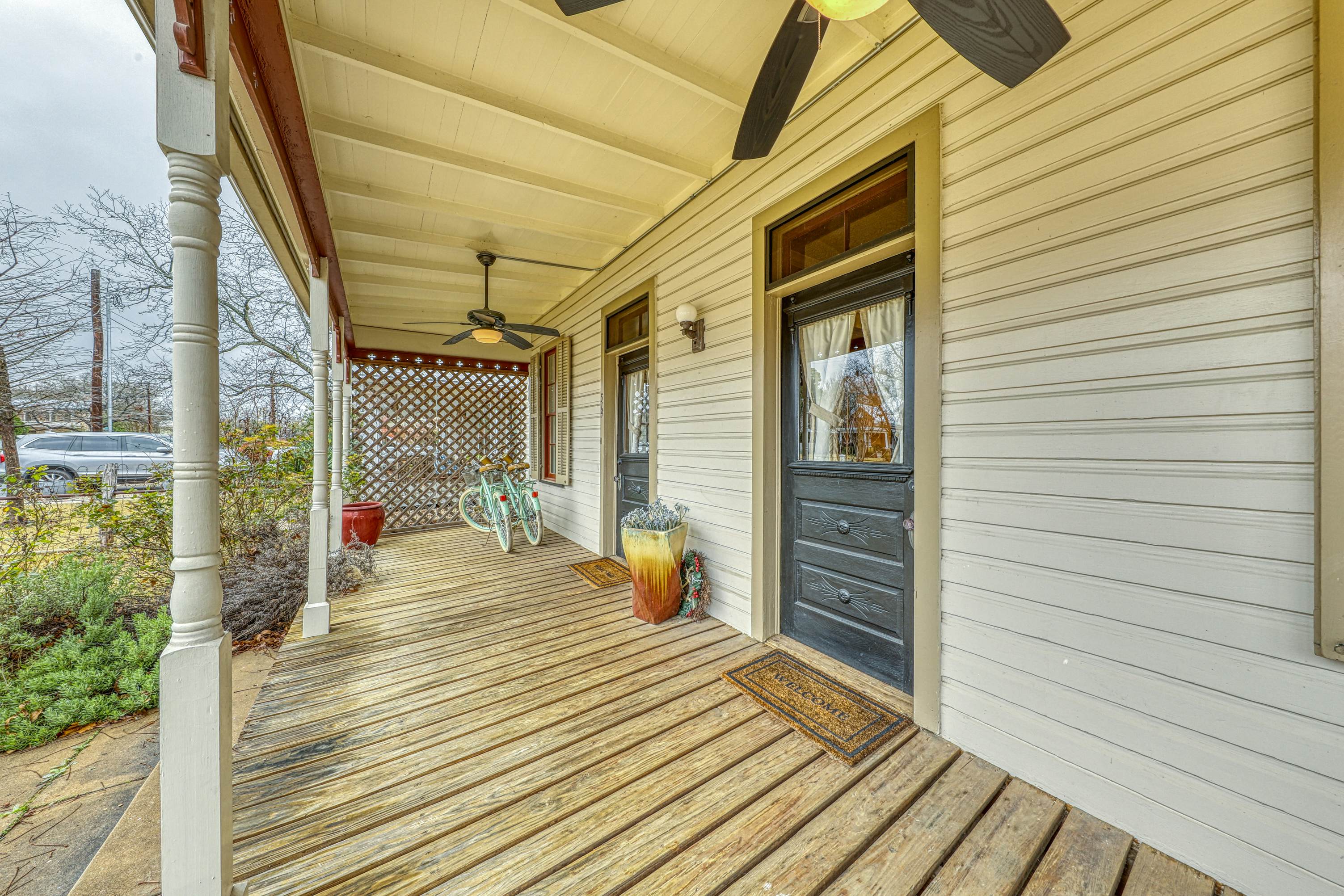 The Main House Durst Haus 2 BD Fredericksburg, TX Vacation Rental