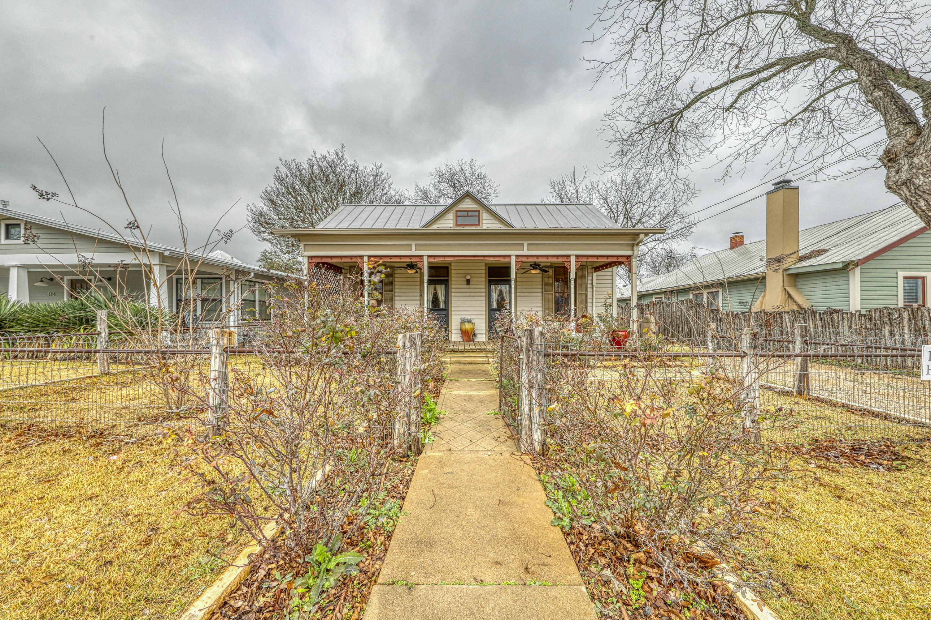 The Main House Durst Haus 2 BD Fredericksburg, TX Vacation Rental