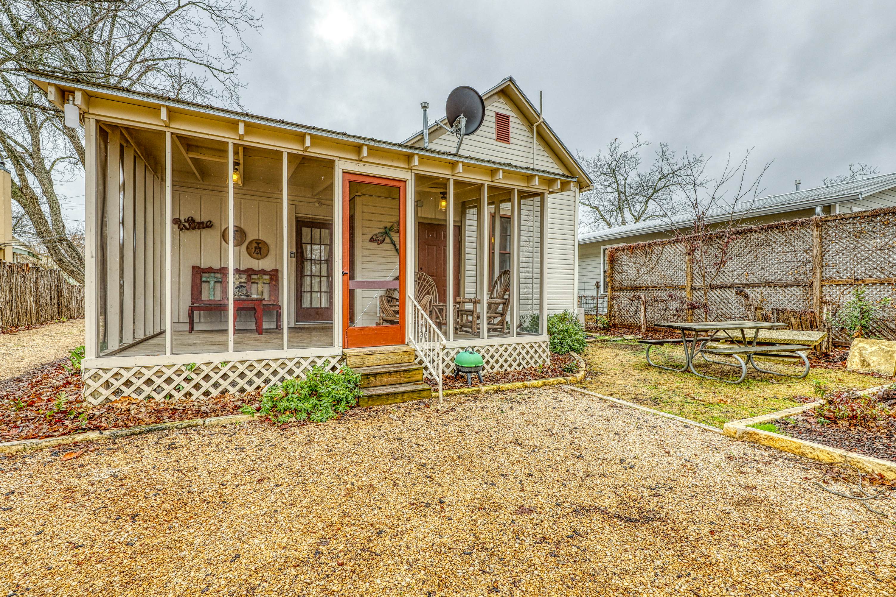 The Main House Durst Haus 2 BD Fredericksburg, TX Vacation Rental