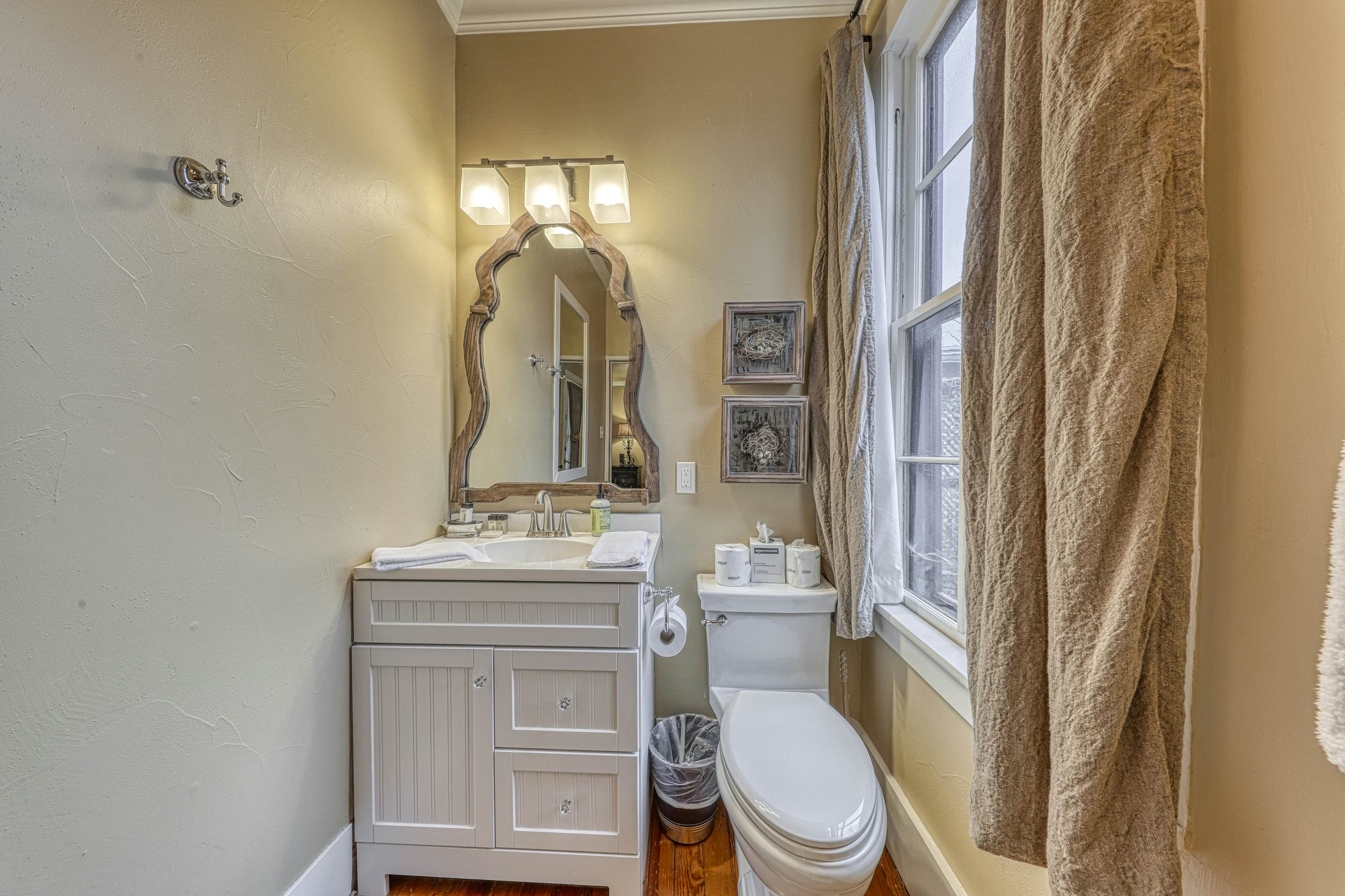 The Main House Durst Haus 2 BD Fredericksburg, TX Vacation Rental