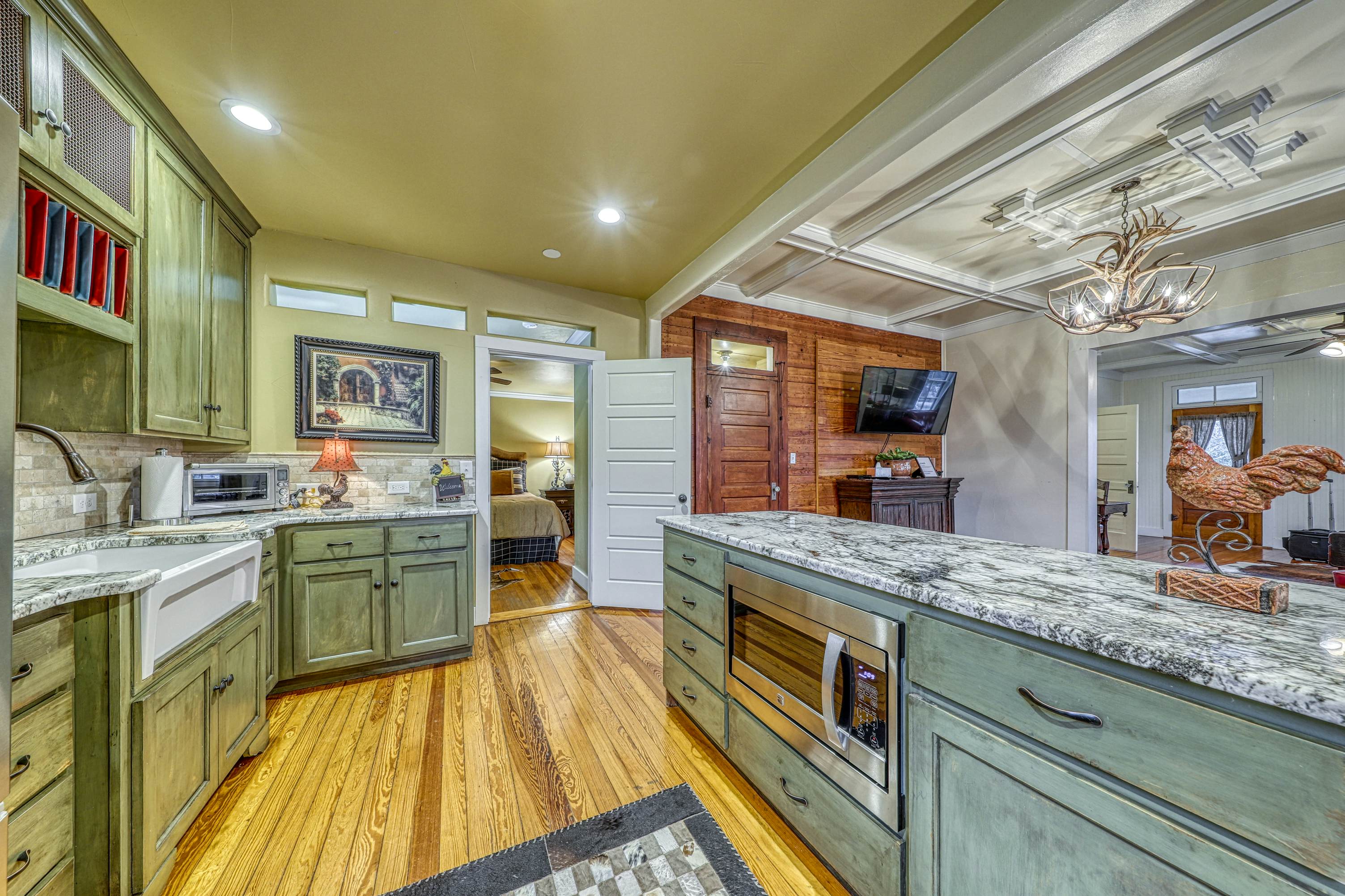 The Main House Durst Haus 2 BD Fredericksburg, TX Vacation Rental