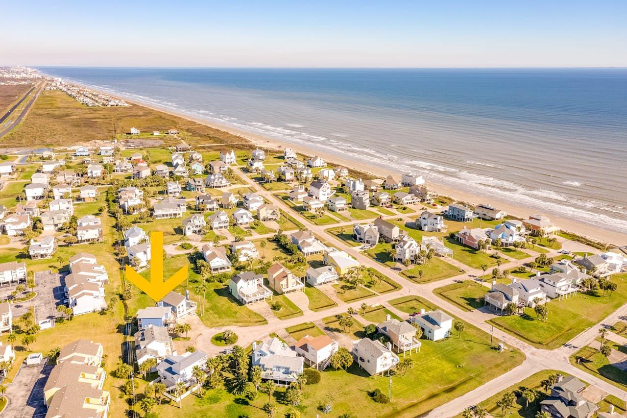 Fiddler Crab in Pirates Beach 3 BD Vacation Rental in Galveston, TX