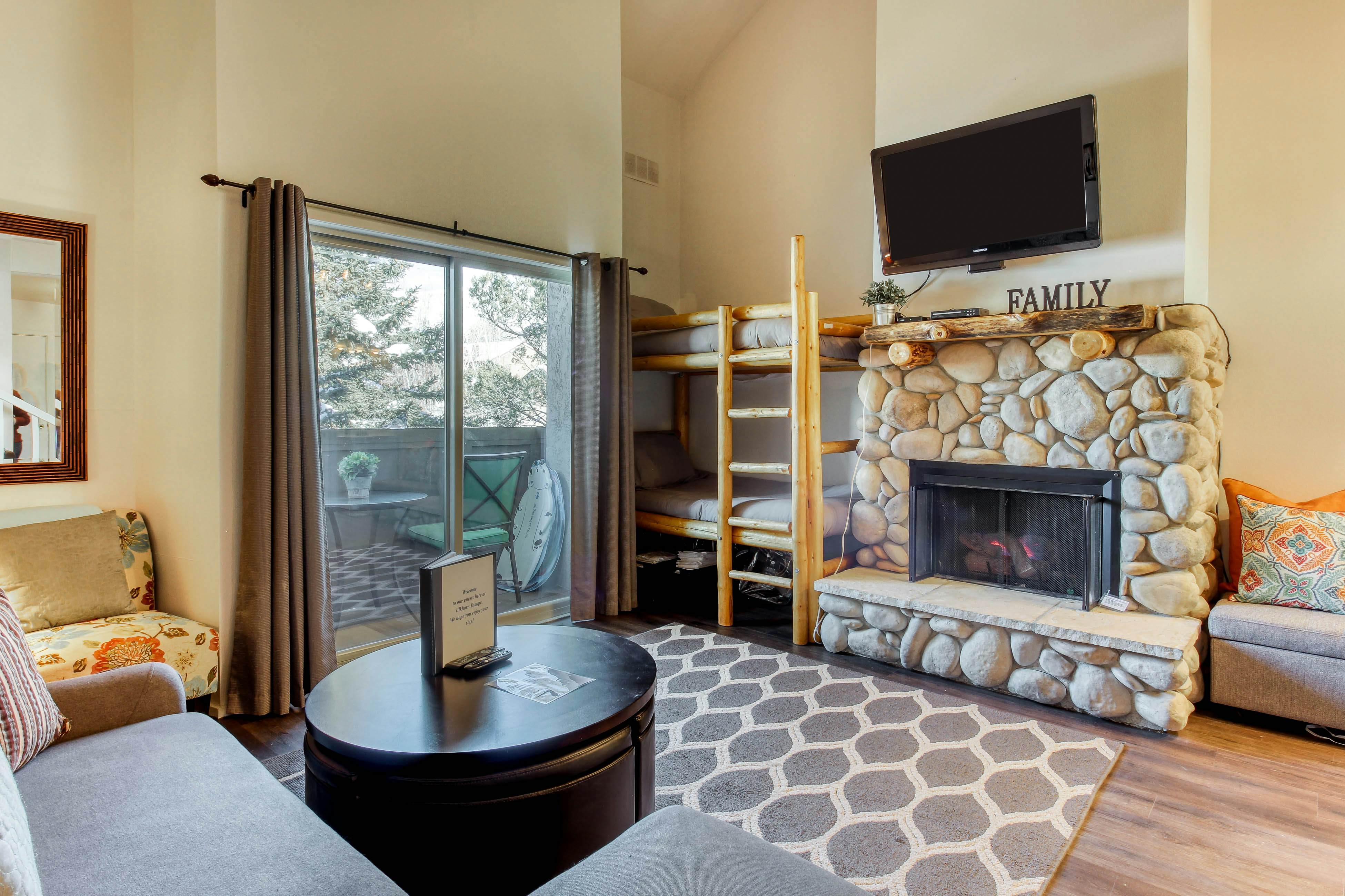 Elkhorn Escape - Renovated 2020