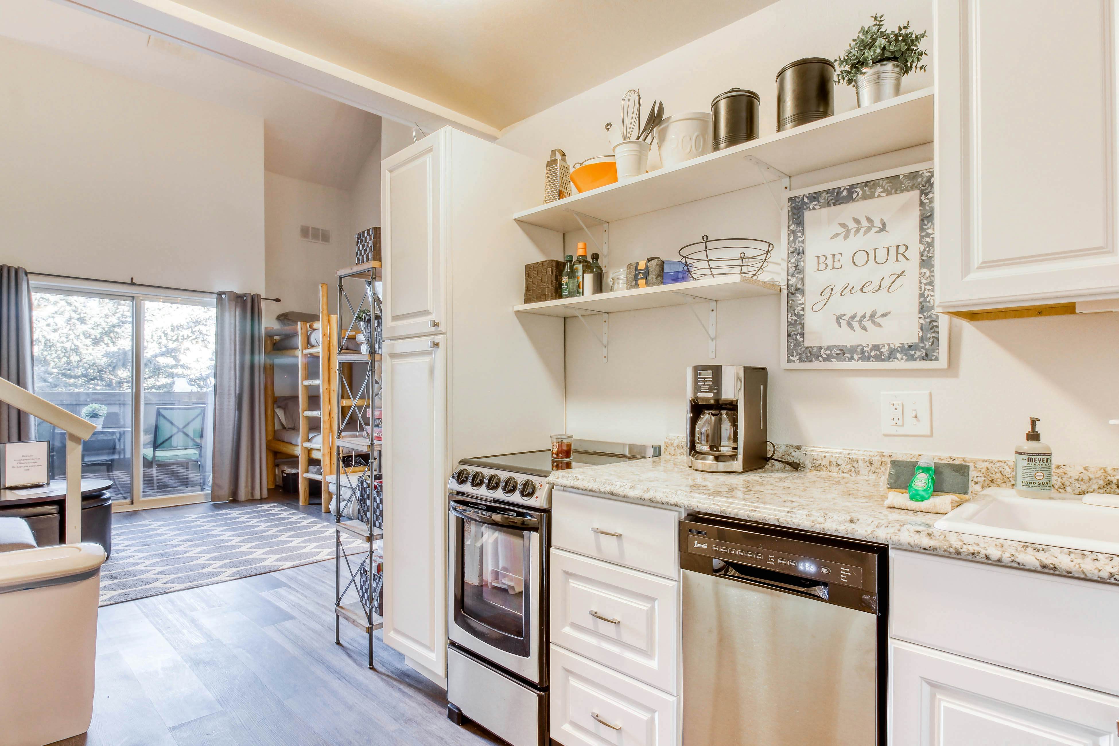 Elkhorn Escape - Renovated 2020