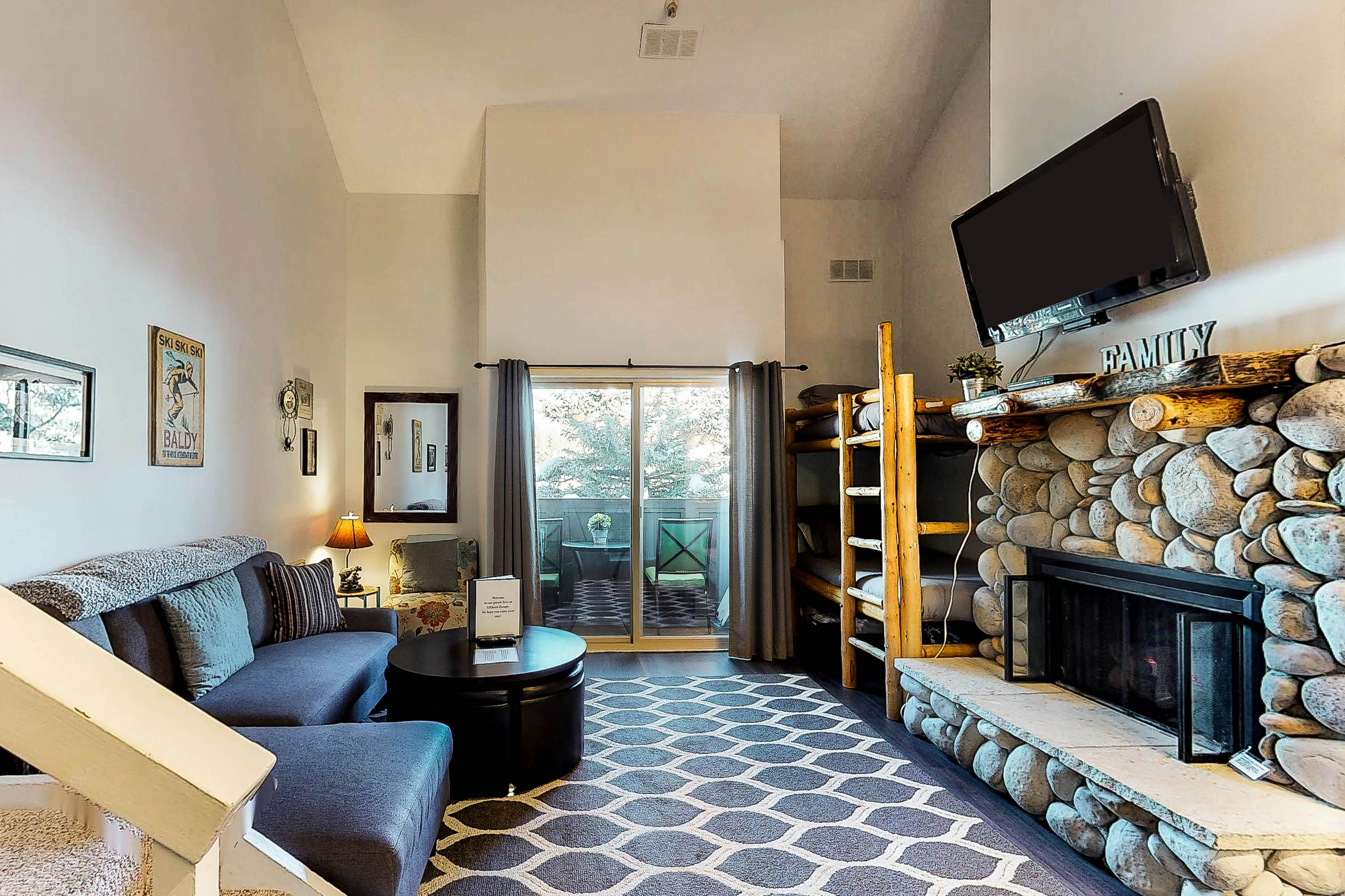 Elkhorn Escape - Renovated 2020