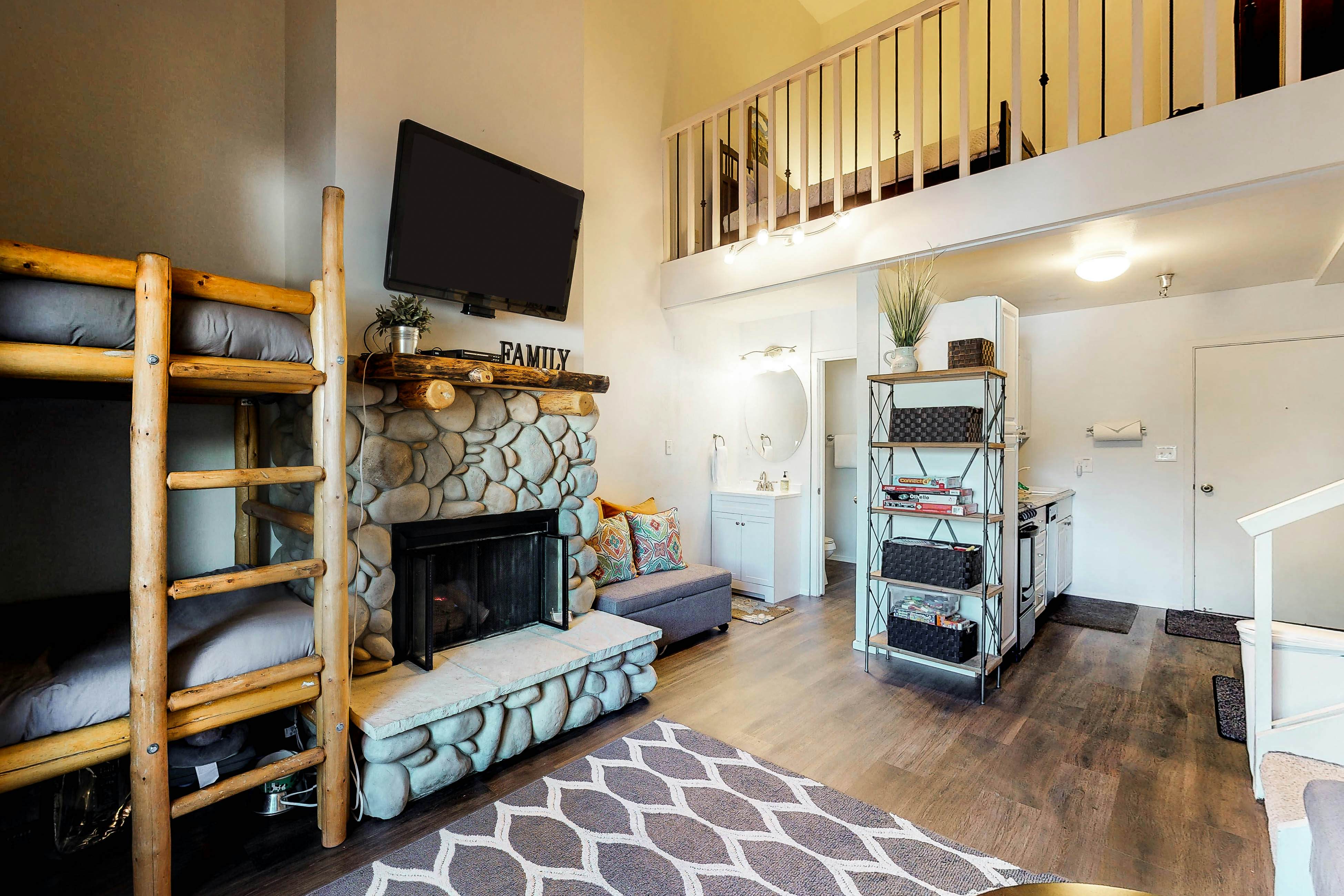 Elkhorn Escape - Renovated 2020