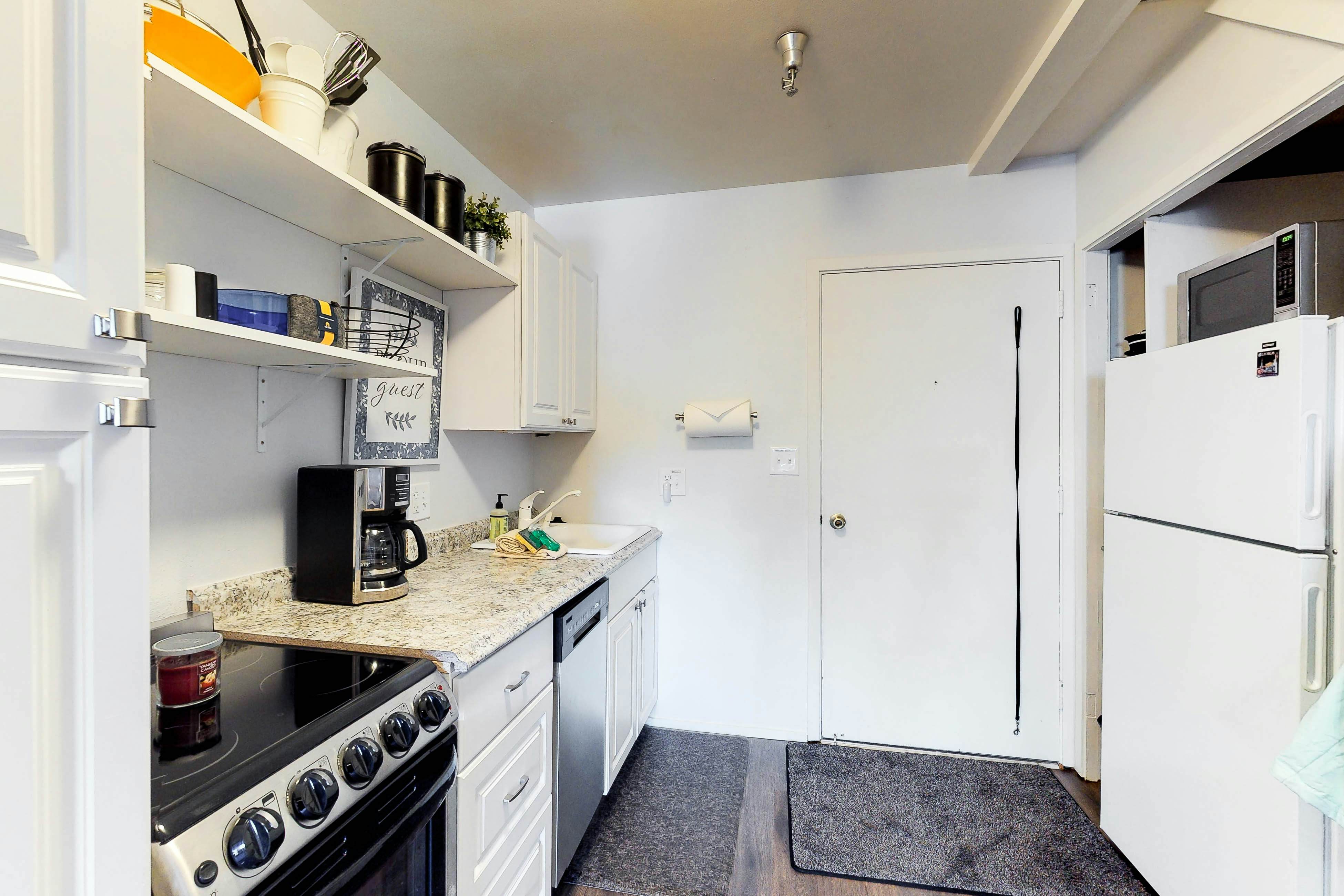 Elkhorn Escape - Renovated 2020