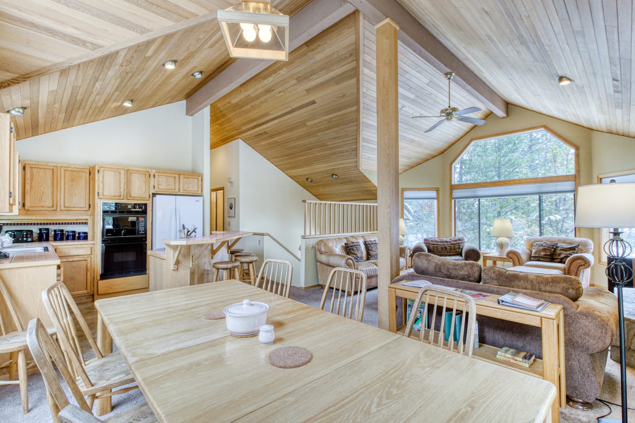 Cherrywood Lane 14 3 BD Vacation Rental in Sunriver, OR Vacasa