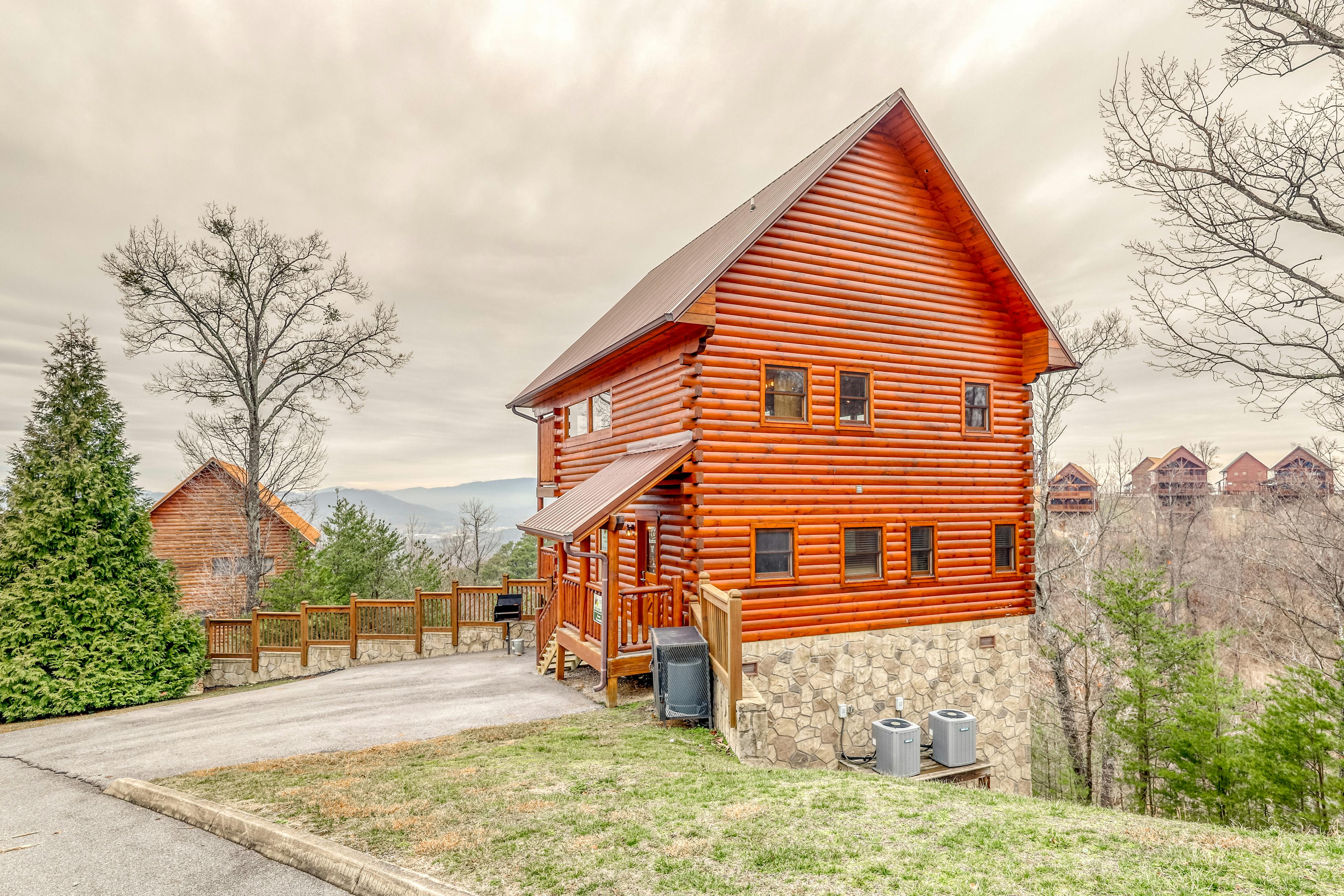Starr Crest Resort Rentals, Cabin Rentals Pigeon TN Vacasa