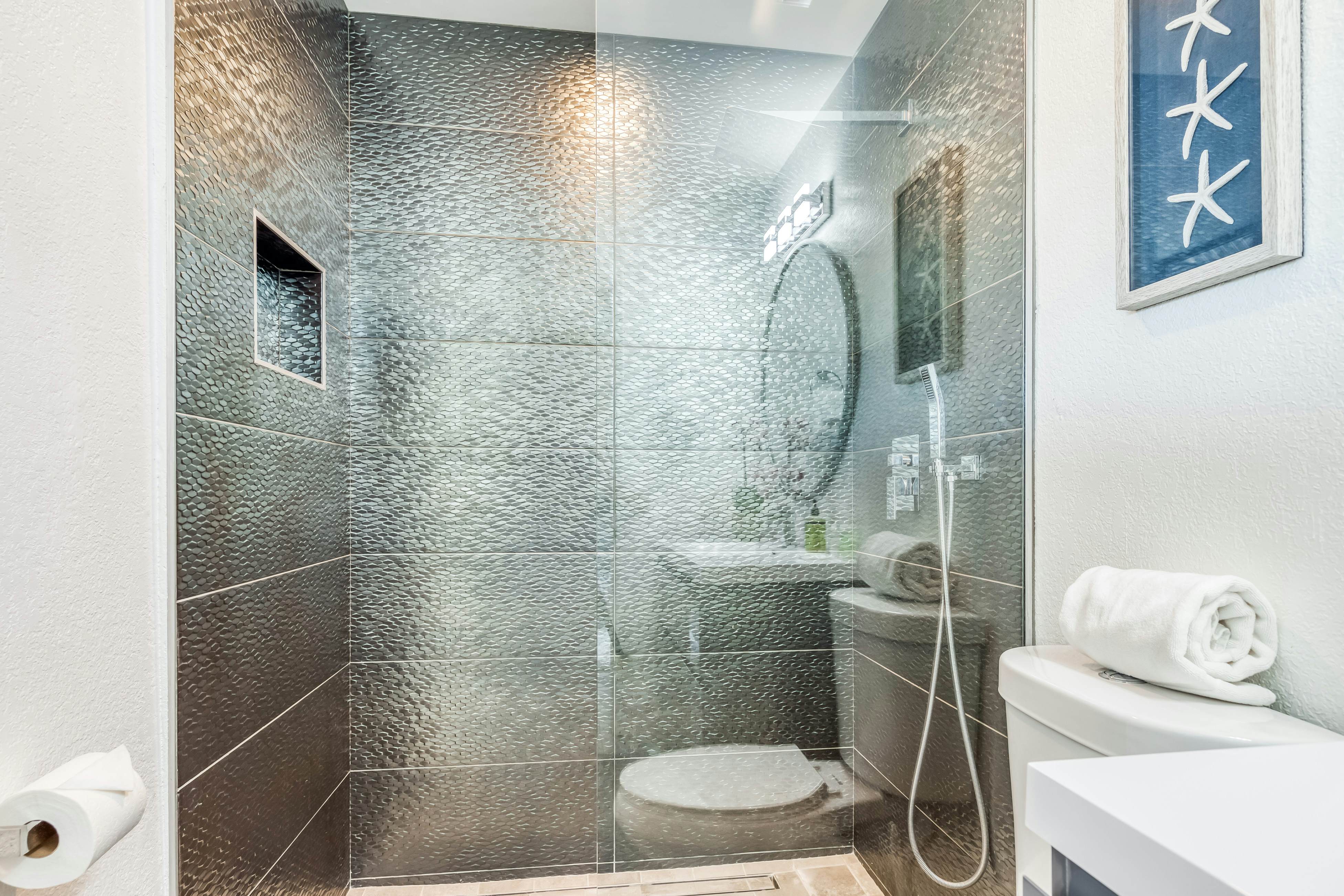 Peaceful Palms - 4341