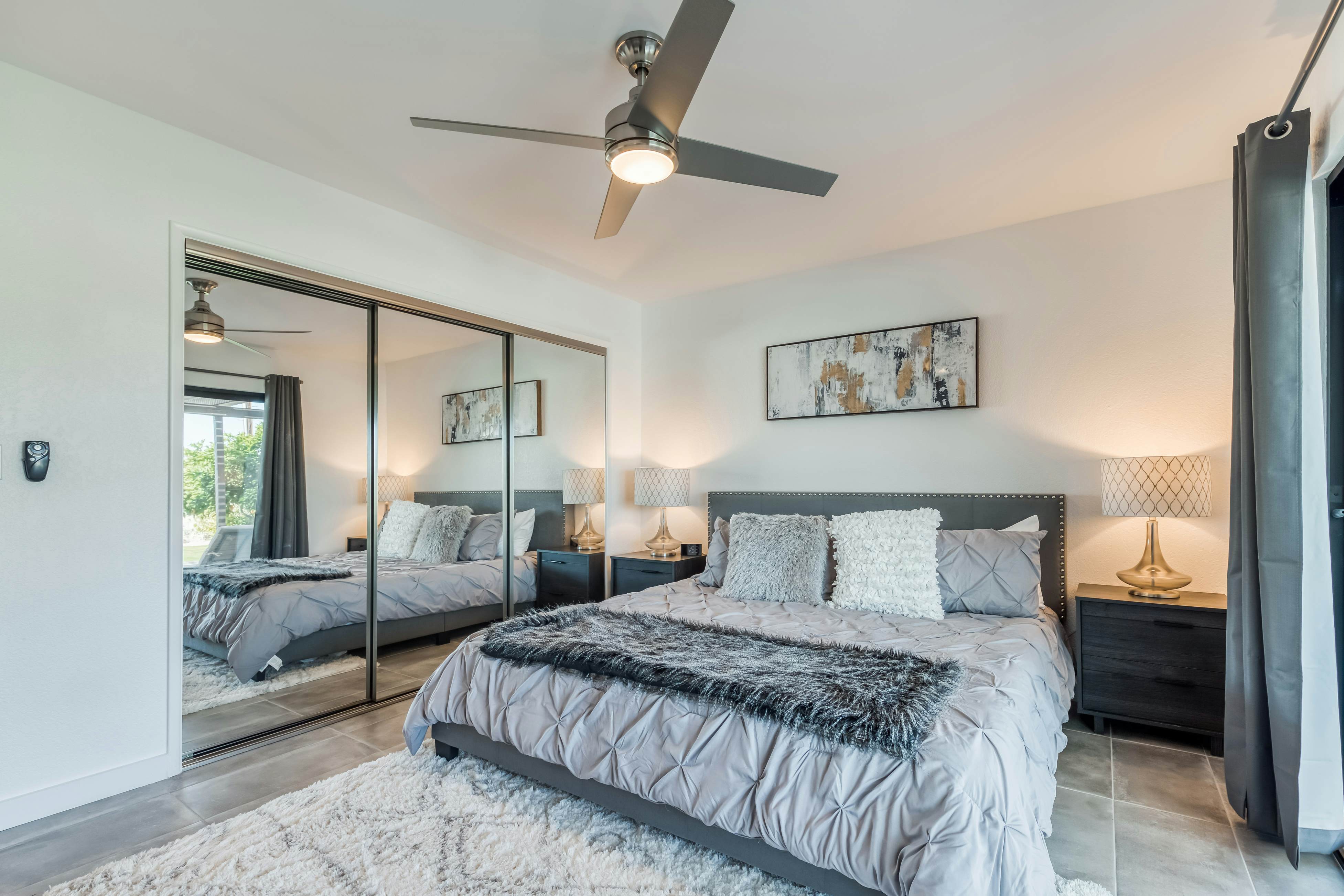 Peaceful Palms - 4341