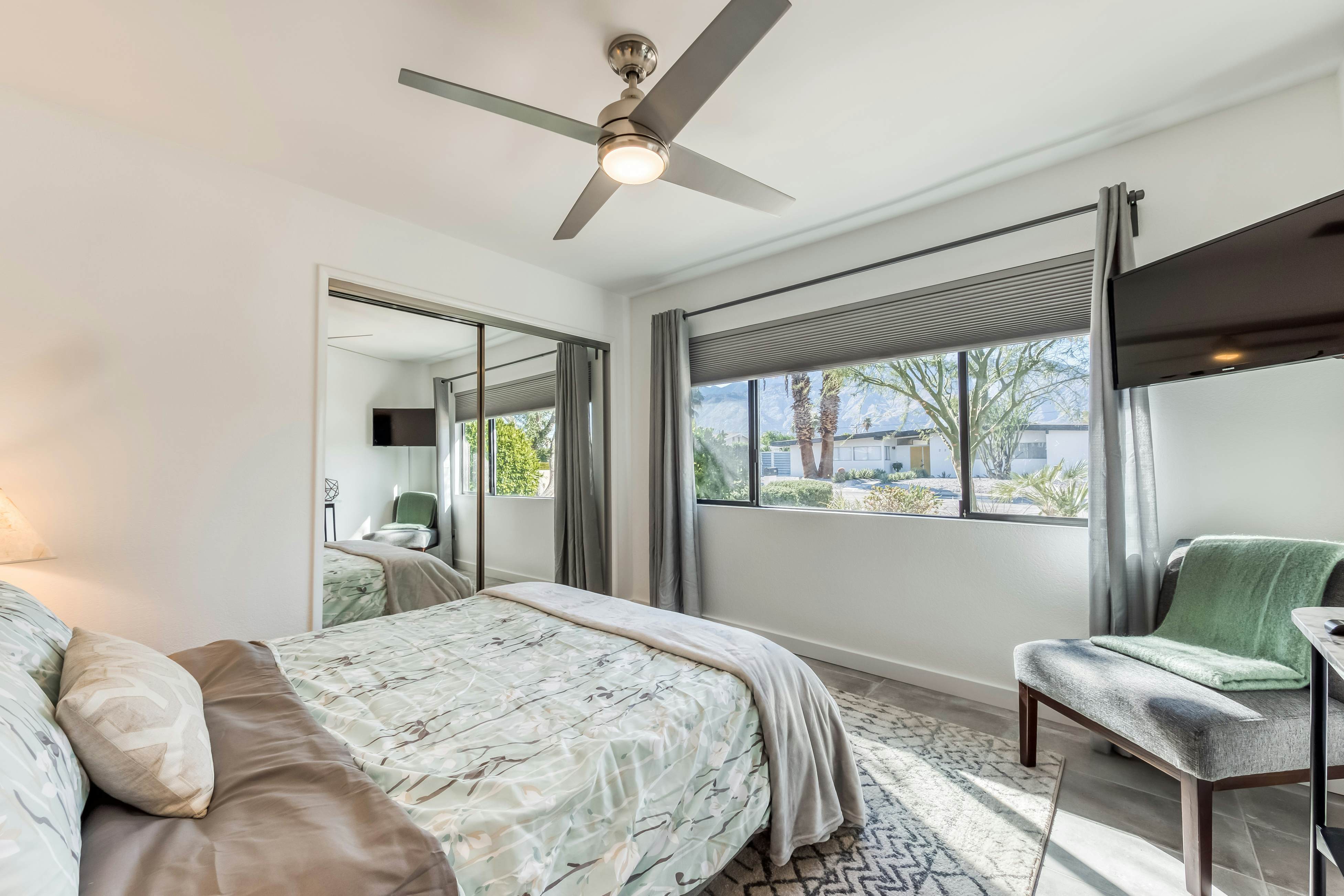 Peaceful Palms - 4341