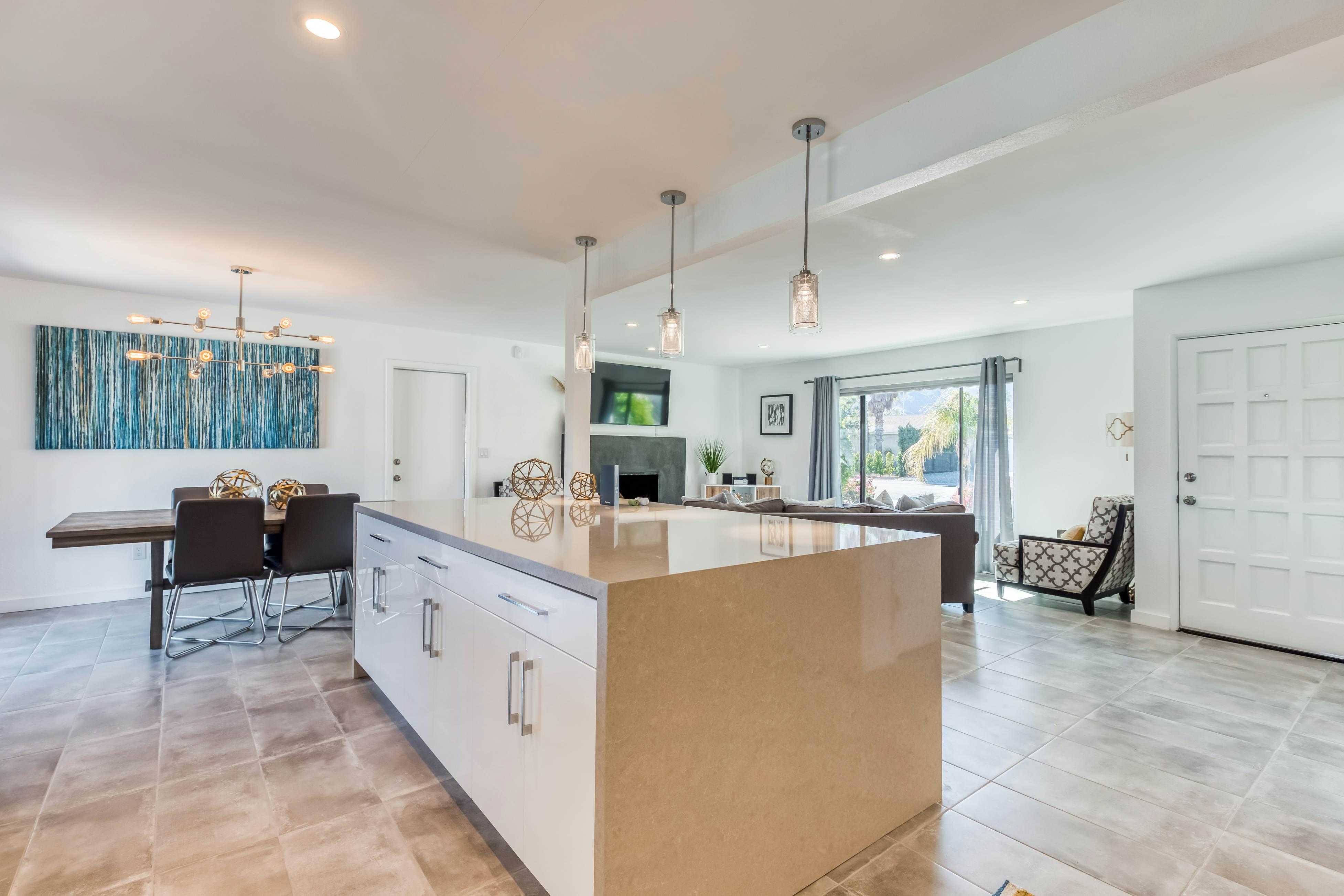 Peaceful Palms - 4341