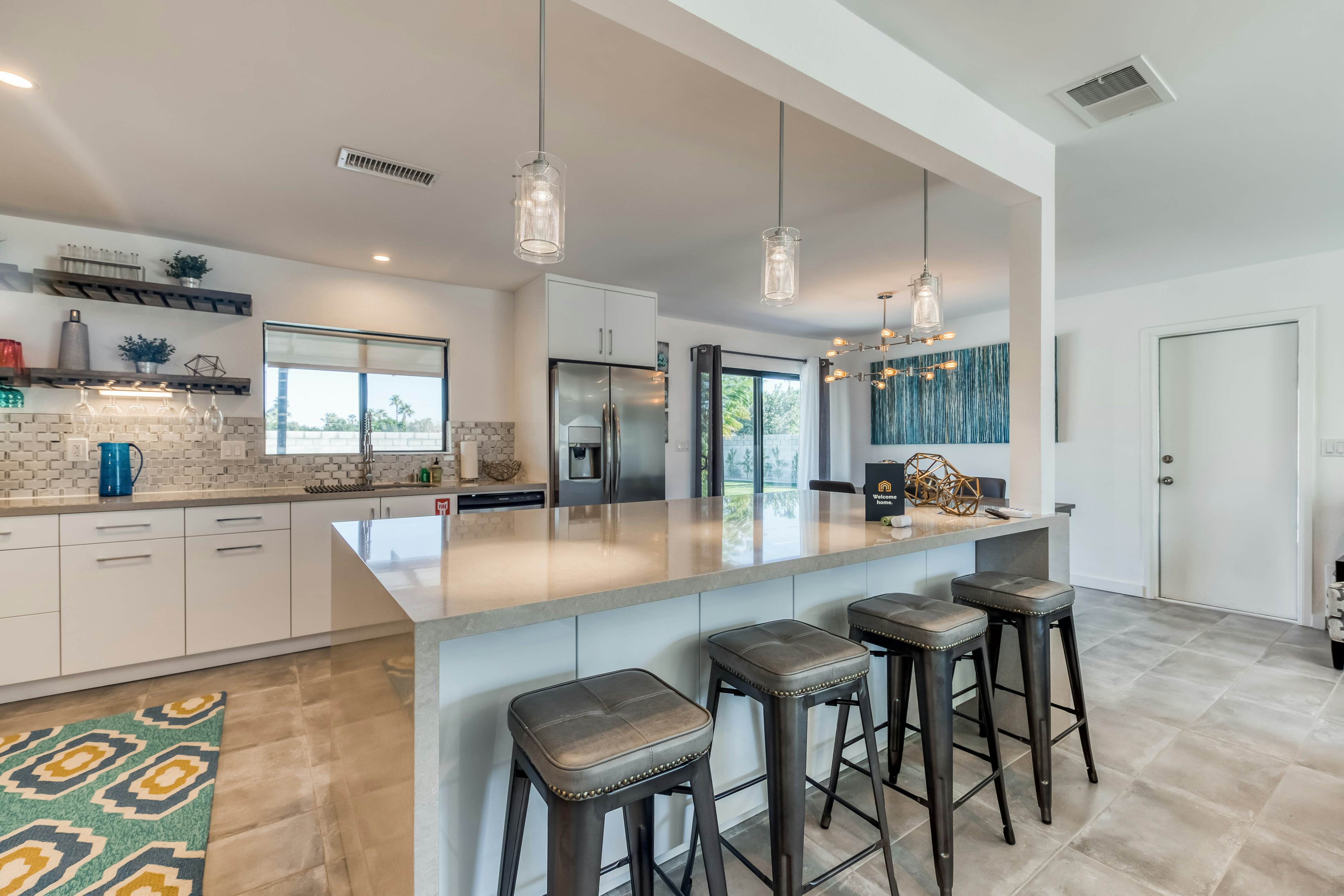 Peaceful Palms - 4341