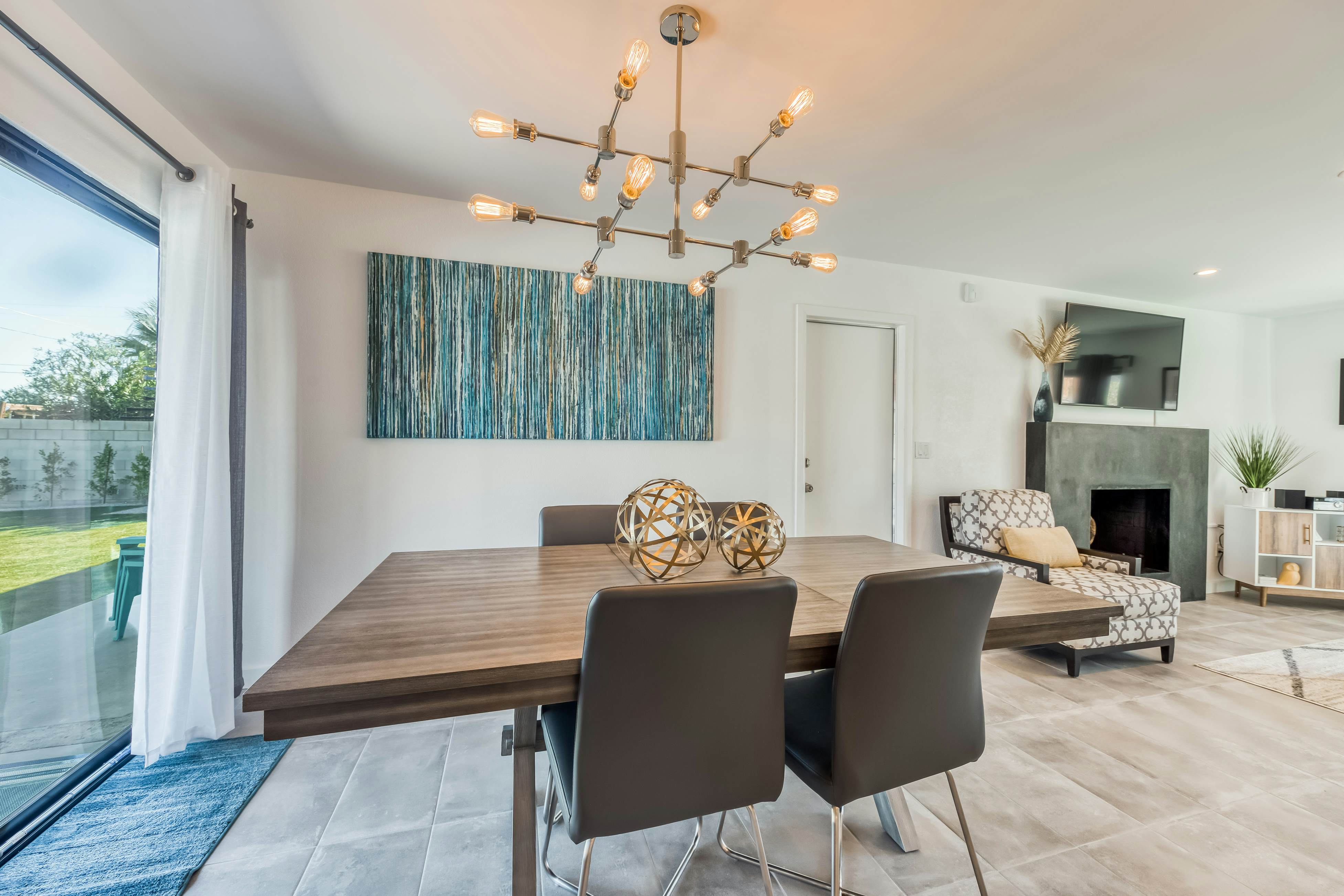 Peaceful Palms - 4341