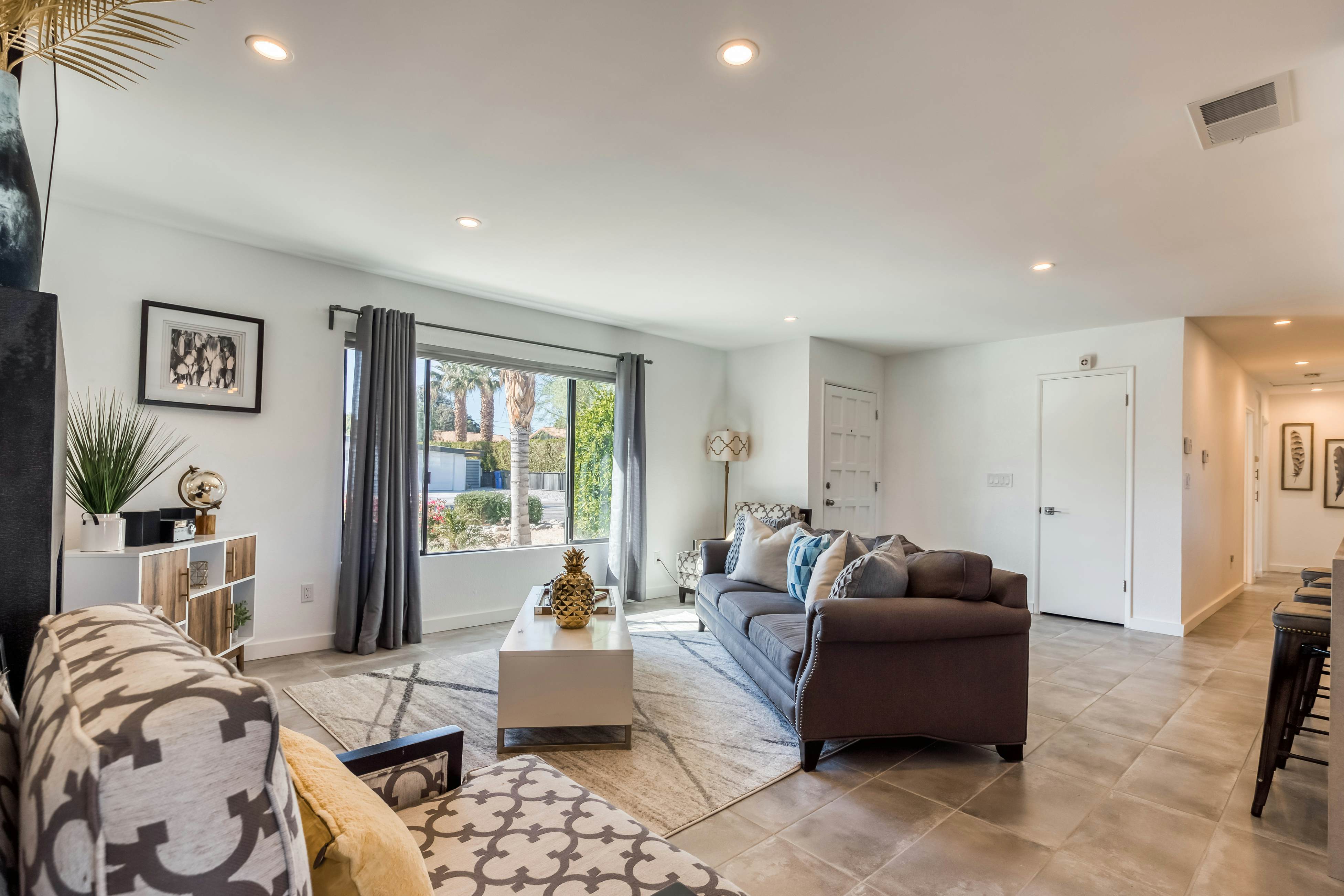 Peaceful Palms - 4341