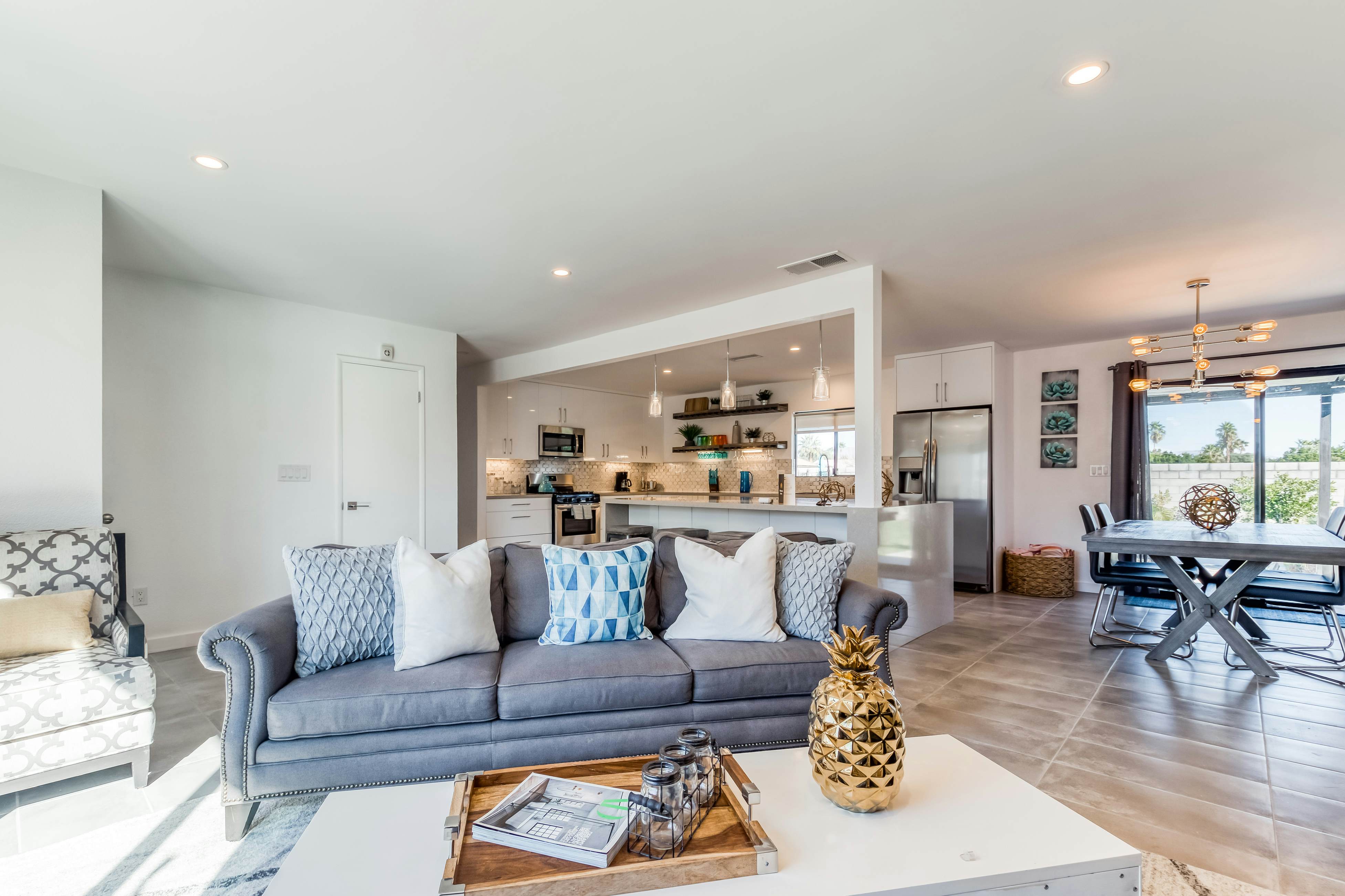 Peaceful Palms - 4341