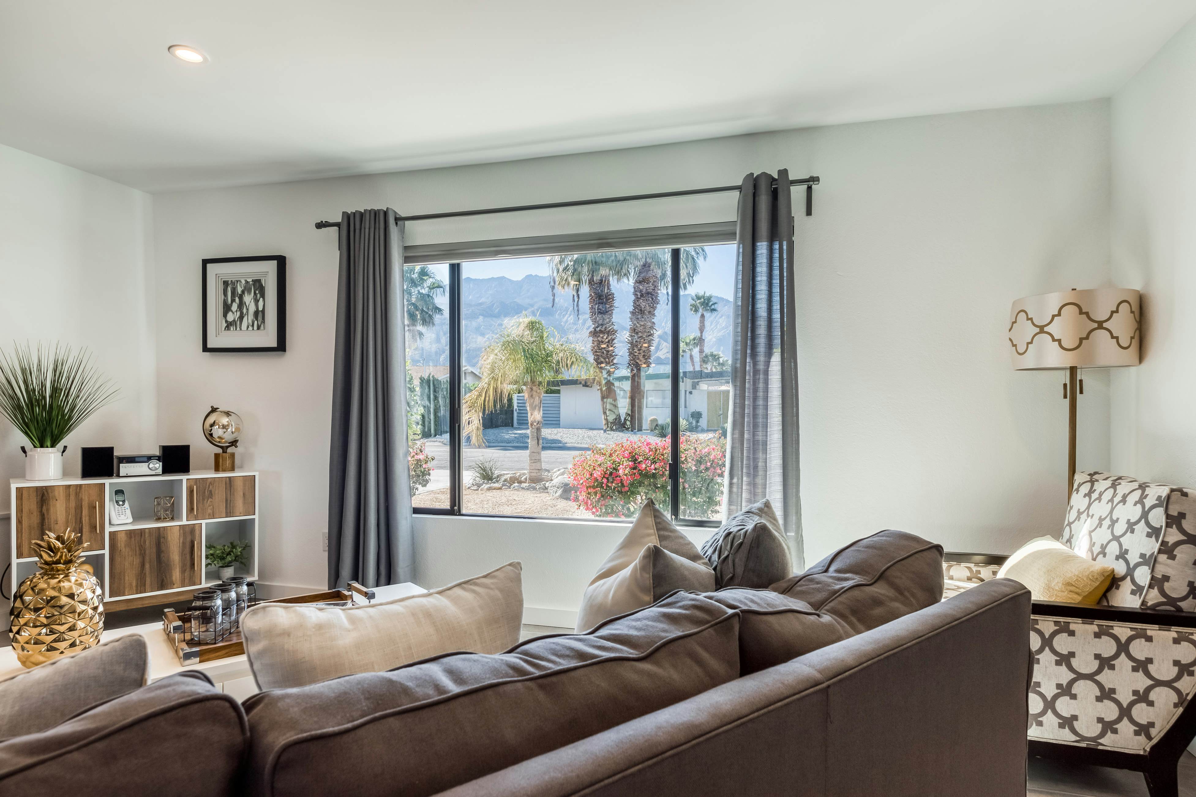 Peaceful Palms - 4341