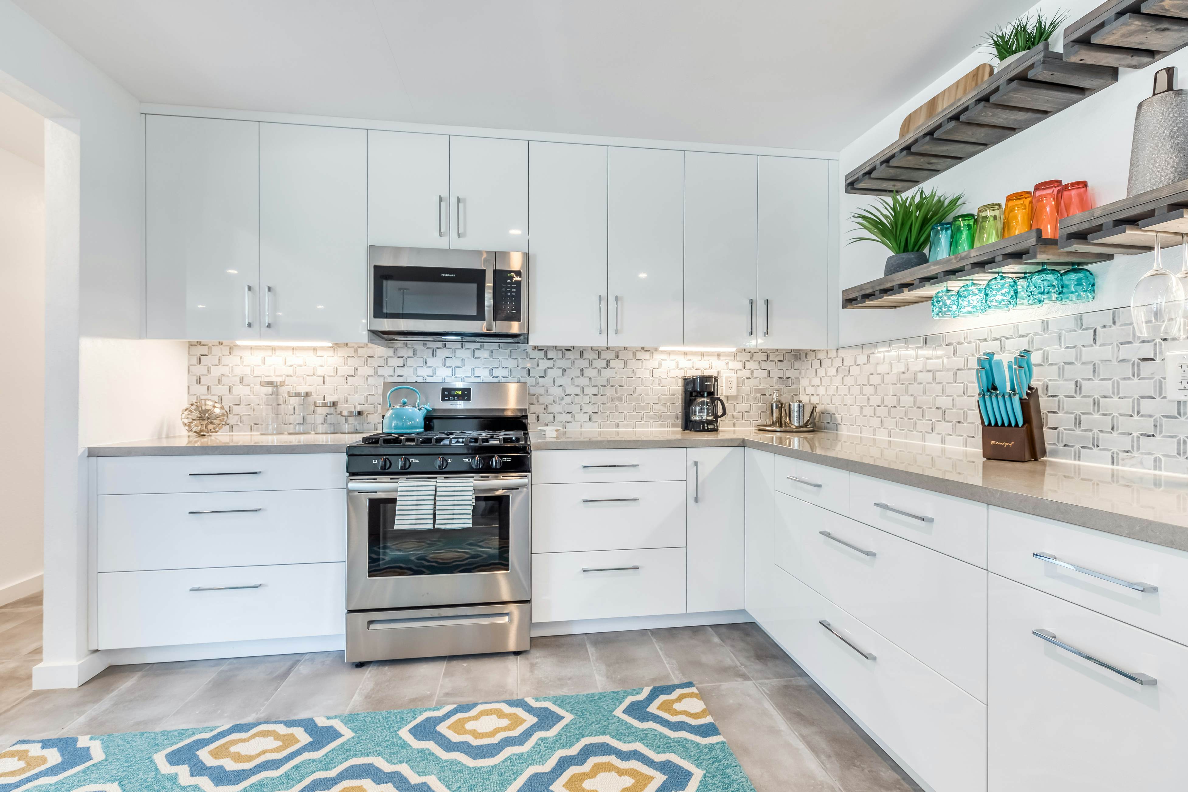 Peaceful Palms - 4341