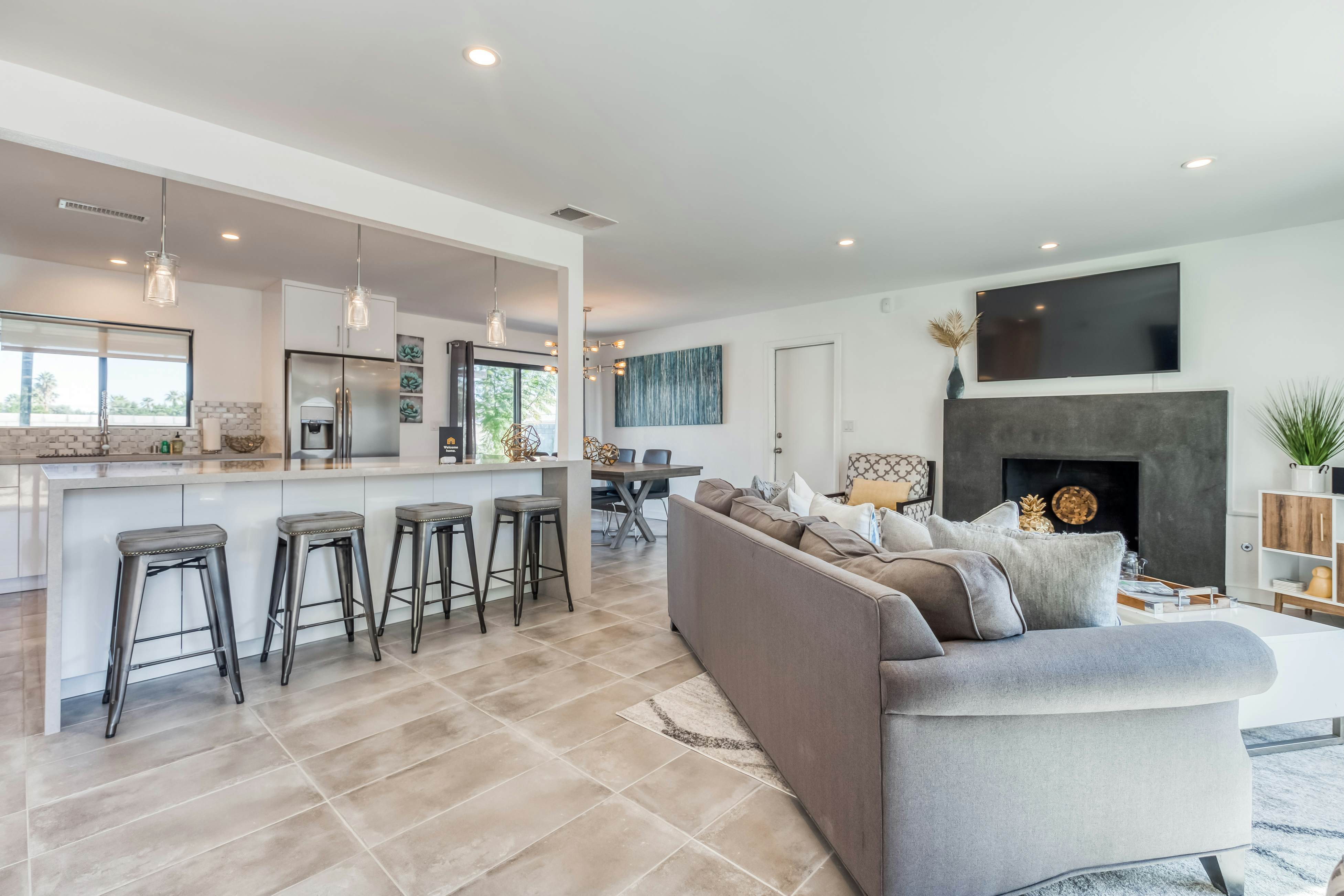 Peaceful Palms - 4341